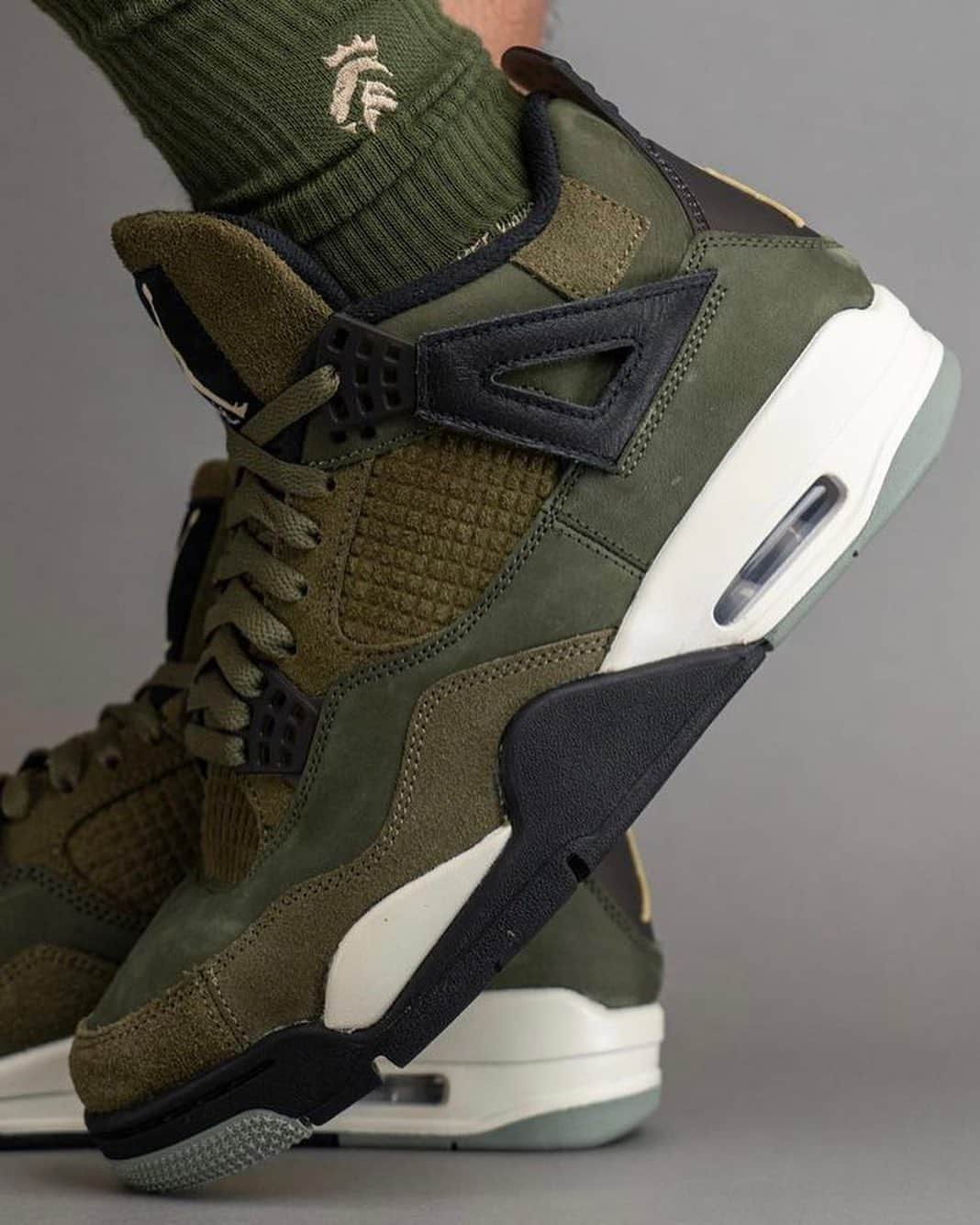 Nice Kicksさんのインスタグラム写真 - (Nice KicksInstagram)「How are you feelin’ the “Olive Canvas” Air Jordan 4s? 🫒 LINK IN BIO for more info 📲  📸: @yankeekicks」7月11日 8時26分 - nicekicks