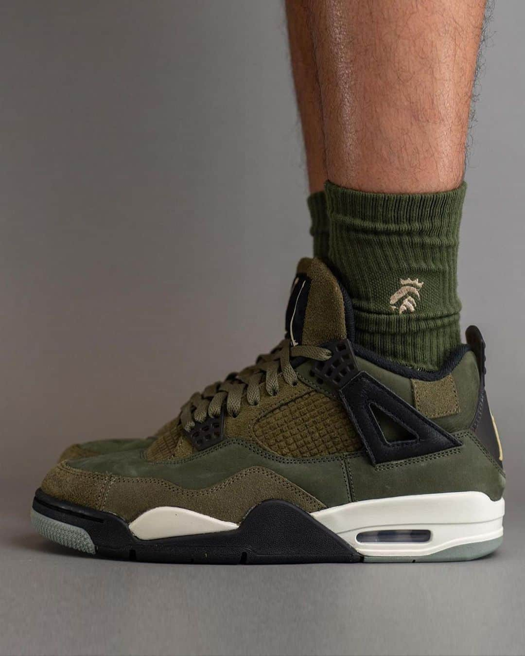 Nice Kicksさんのインスタグラム写真 - (Nice KicksInstagram)「How are you feelin’ the “Olive Canvas” Air Jordan 4s? 🫒 LINK IN BIO for more info 📲  📸: @yankeekicks」7月11日 8時26分 - nicekicks