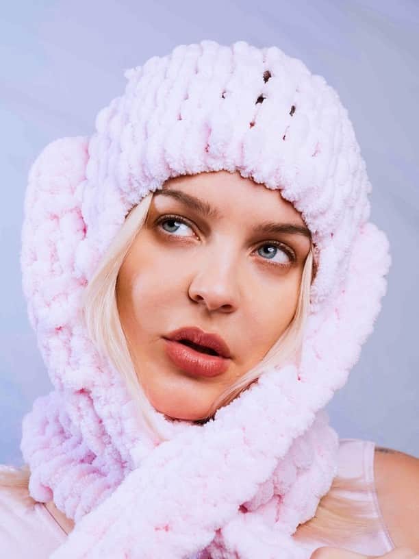 ワーナーミュージック・ジャパン洋楽のインスタグラム：「【Anne-Marie】 #アンマリー から日本のファンへのメッセージが到着しました。最新アルバムについても紹介し、全ての感情を受け止めてくれる女神のようですね。   新アルバム🍫『Unhealthy』🍫7/28発売 ご予約まだまだ絶賛受付中です☛ 🎧https://anne-mariejp.lnk.to/UNDXFA  #コメント #洋楽  #AnneMarie #Unhealthy」