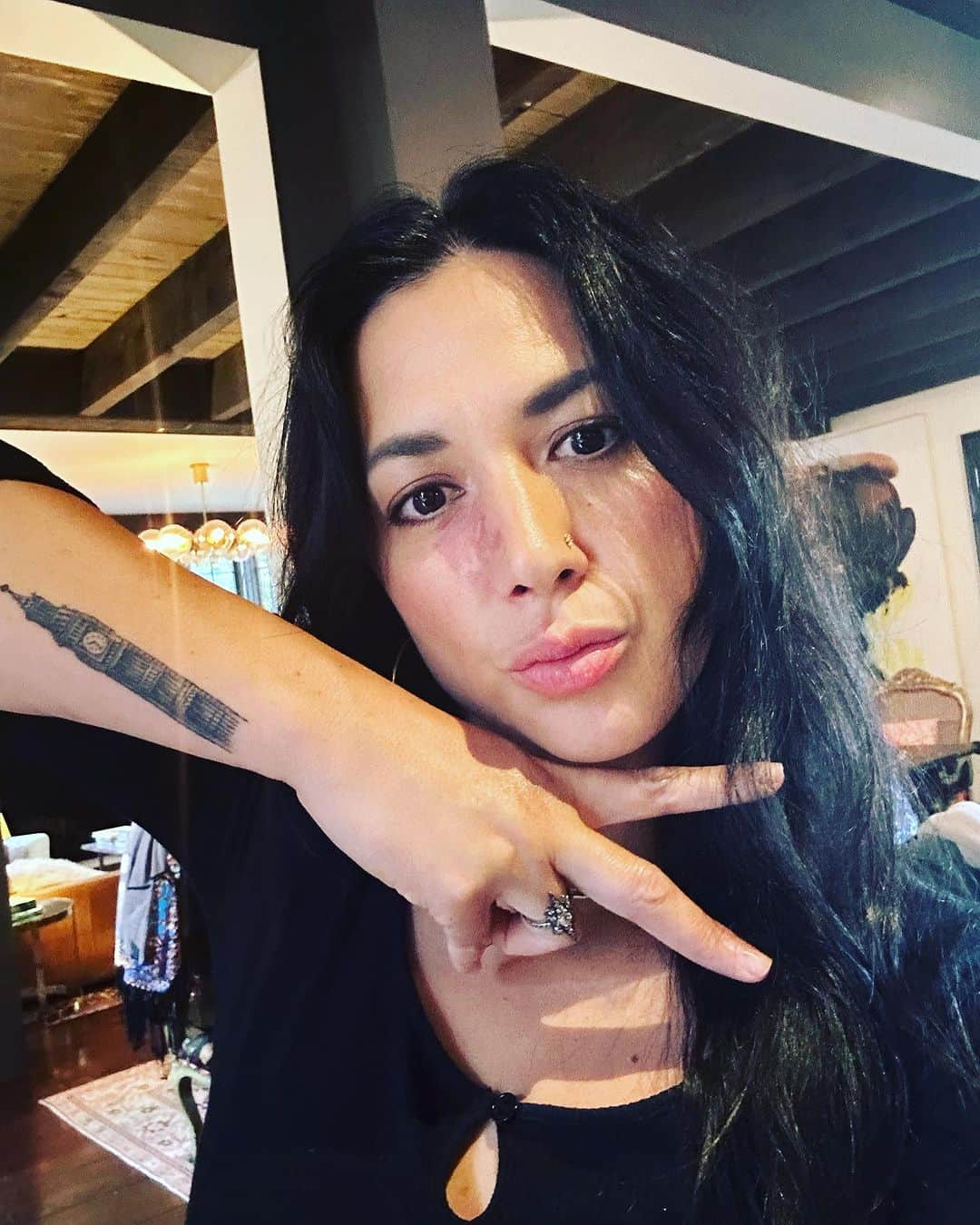 ミシェル・ブランチのインスタグラム：「It’s big, it’s Ben ✨🇬🇧 @vincentdoussetattooer」