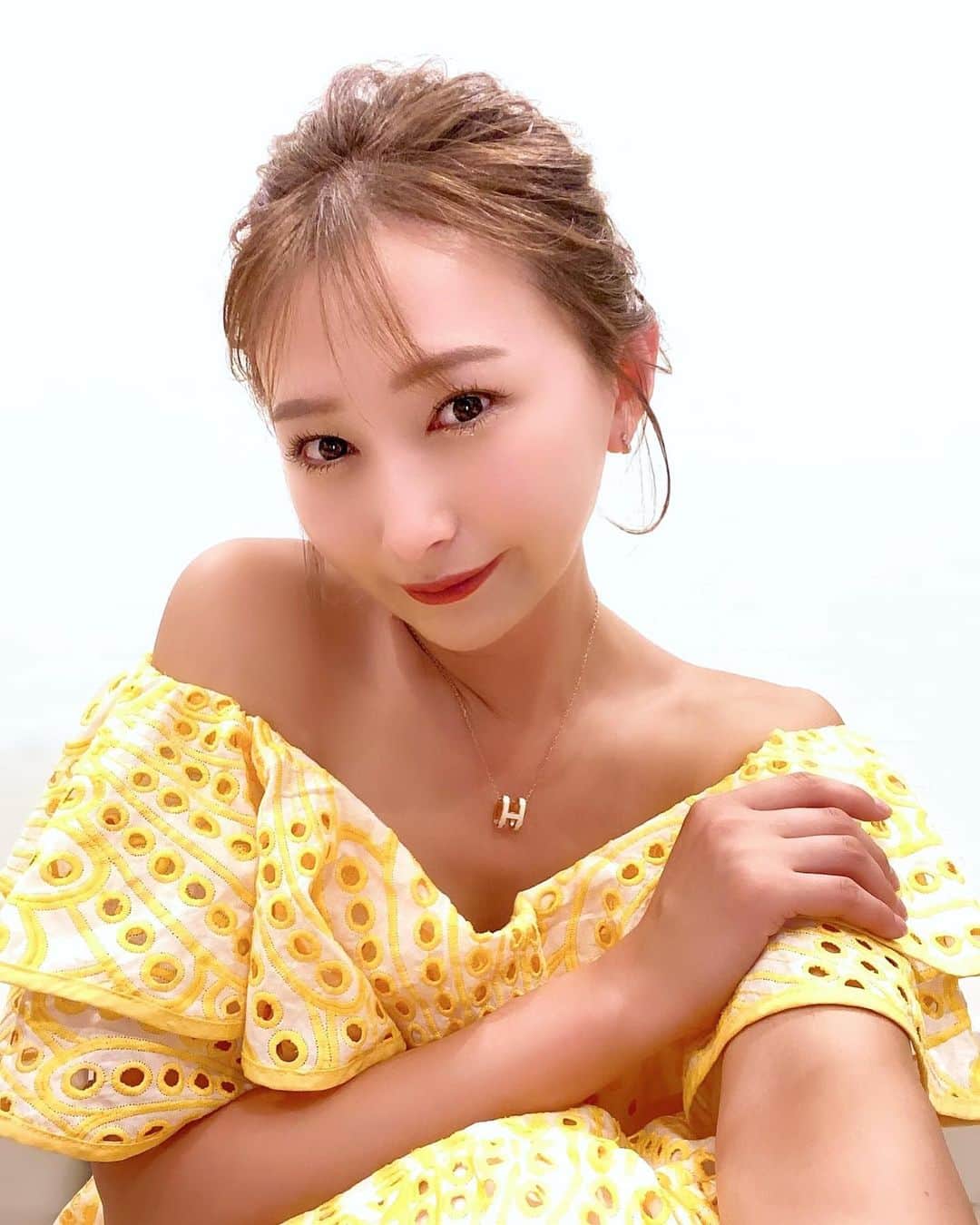青木まりなのインスタグラム：「🌼🌼🌼  おはよ〜♡♡♡  今日もかなり暑くなるみたい🥵 熱中症に気をつけてね！  　 　 　 　 　 　 　 　 　 　 　 　 　 　 　 　 　 　 　 　 　 　 　 　 　  . . .       #RIZIN #RIZINガール #RIZINガール2022 #ラウンドガール #ringgirl #キックボクシング #kickboxing #キックボクシング女子 #筋トレ女子 #筋トレ #トレーニング #ダイエット #training #diet #グラビア #グラビアアイドル #グラドル #ビジョビ #bijobi #gravure #guravureidol #偶像 #性感 #清秀 #性感」