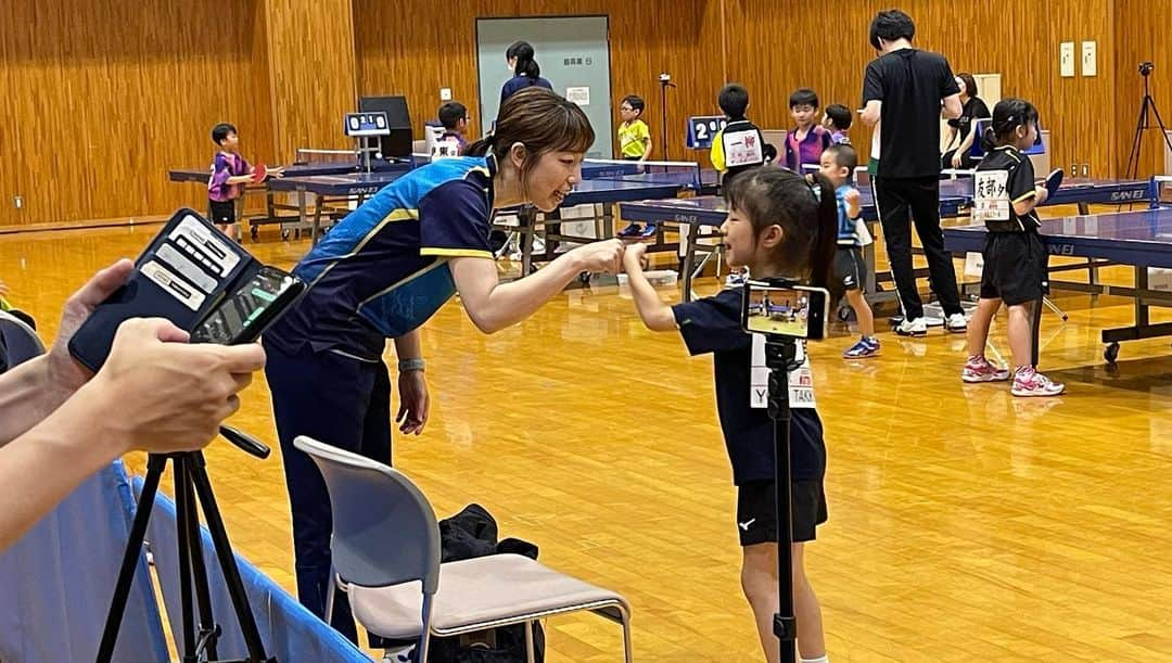 平野 早矢香さんのインスタグラム写真 - (平野 早矢香Instagram)「7月1日に地元栃木県鹿沼市において第11回平野早矢香杯卓球大会を開催しました🏓今年もたくさんの小中学生にご参加いただき、とても熱い試合を見せてくれました✨ 鹿沼市の皆さま、スポンサーの皆さま、大会関係者の皆さま、毎年本当にありがとうございます🙇‍♀️ 選手の皆さんにはこの大会で好成績を残すことはもちろんですが、たくさん学び・経験をして今後の選手生活や皆さんの今後の人生に活かしてもらいたいと思います💪 ・ #栃木県鹿沼市 #地元 #平野早矢香杯 #大会は大成功✨ #今年もありがとうございました✨ #レベルの高い試合がたくさん #見応えありました💪 #今大会で学んだことを #反省し総括して #今後に活かしてくださいね #応援しています📣 #ぜひ来年もいらしてください #関係者の皆さま #ありがとうございました✨ #感謝🙏 #私のお気に入り写真も #アップしています🎵 #みんなが笑顔になる写真 #最高だ😄😄😄」7月11日 9時12分 - sayakahirano0324