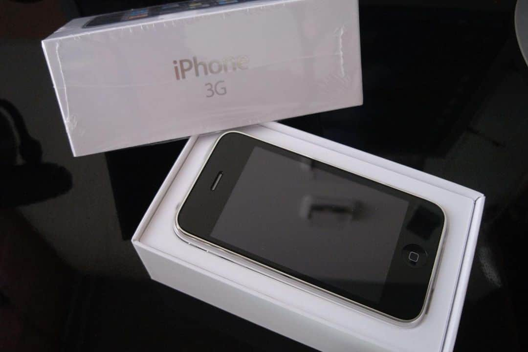 松村太郎のインスタグラム：「Hello #iPhone3G 📱  - July 11, 2008」