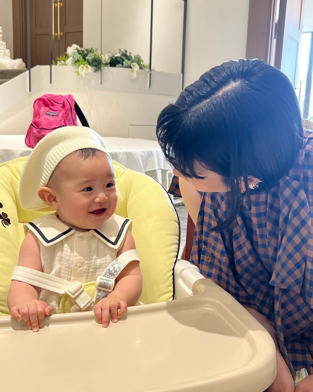 mai saitoのインスタグラム：「パパの会社のパーティーに家族で参加させてもらいました🎉  暖くんみーんなにかわいがってもらえてよかったね🥰  最後の方はお疲れでぐっすり笑  久しぶりにゆっくりと美味しいご飯が食べれて幸せだったな☺️」