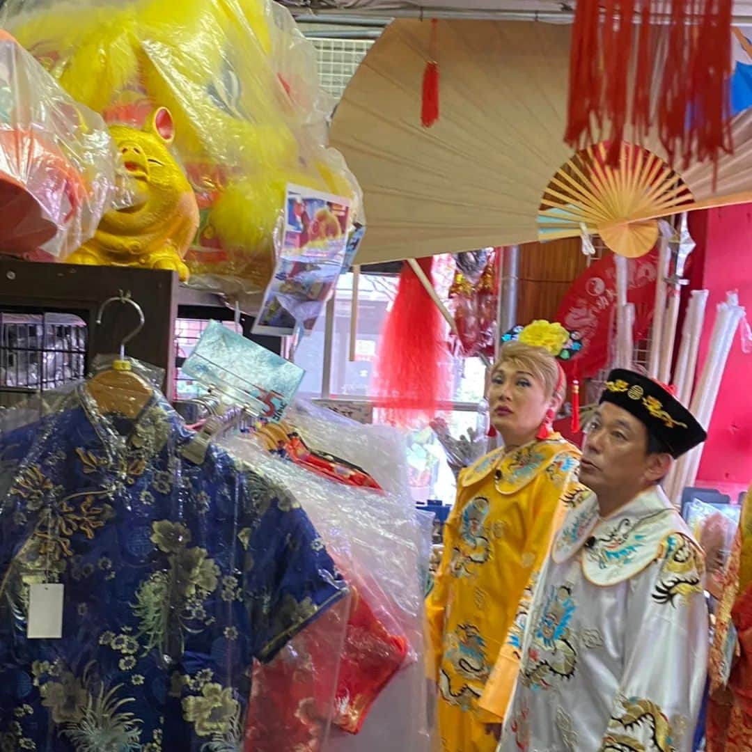 ナジャ・グランディーバstaffさんのインスタグラム写真 - (ナジャ・グランディーバstaffInstagram)「まもなく始まります😉  きょうは南京町の空龍さんへ。 先に言っておきます！ 登場人物のキャラが大渋滞しています（笑）。 さらに浦川＆ナジャのW皇帝コスプレも必見！ 中国雑貨も色々登場して楽しいですよ  #ウラナジャ #ウラウラ #浦川泰幸 #ナジャ・グランディーバ #南京町 #空龍」7月11日 9時44分 - nadja_grandiva_staff