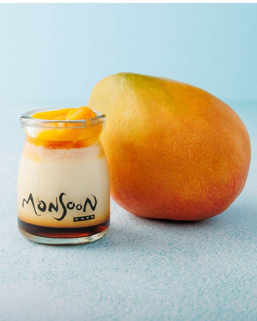 モンスーンカフェさんのインスタグラム写真 - (モンスーンカフェInstagram)「Monsoon Cafe 2023 Mango Fair 🥭⁠ モンスーンカフェのマンゴーフェア、今年も７月12日(水）～提供開始致します！モンスーンカフェの夏の定番となるマンゴーフェア、「今年はいつからなの～？」とお問い合わせいただいたり、楽しみにしてくださっていた方、大変お待たせいたしました。⁠ マンゴーのフレッシュな香りと味わいを口いっぱいにお楽しみください☆⁠ ⁠ ■提供店舗⁠ モンスーンカフェ　（ららぽーと愛知東郷以外）⁠ ■品名⁠ モンスーンマンゴープリン420/462円⁠ マンゴータンゴ820/902円⁠ マンゴーハロハロ1280/1,408円🌴🥭⁠ The Monsoon Cafe Mango Fair is back this year! All your favorites are here!⁠」7月11日 10時00分 - monsooncafe_gd