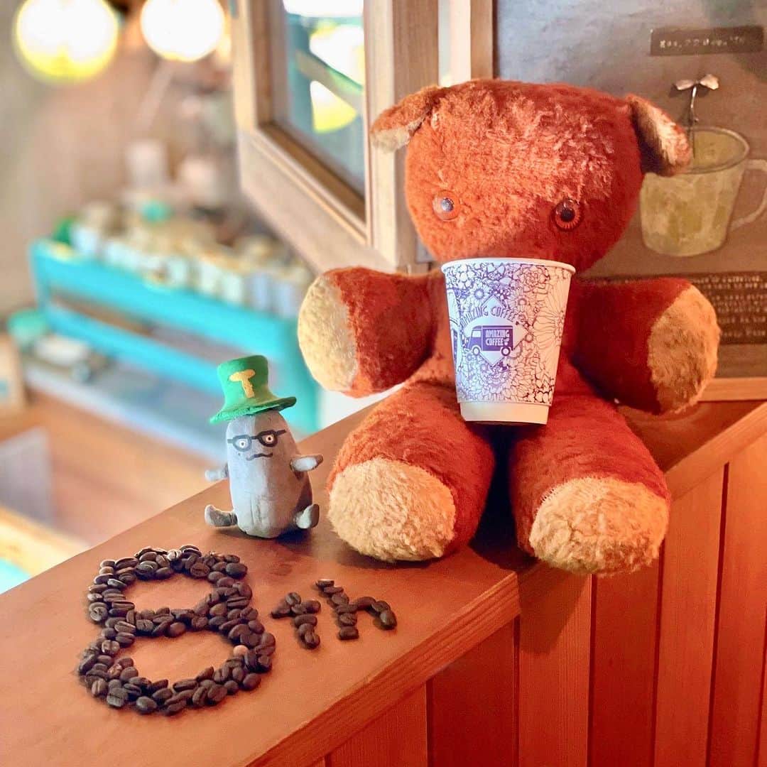 のインスタグラム：「. 🚙AMAZING COFFEE 8th Anniversary!!✨  本日7月11日(火)で、AMAZING COFFEEは8周年を迎えました☕️  日頃から応援してくださったみなさまの支えがこの8周年に繋がりました✨  いつもありがとうございます🌱  これからもHAPP🌱な空間と素敵な思い出をお届けできるよう、スタッフ一同邁進してまいります！  ぜひアメコでの思い出を #アメコ8周年 で投稿してください(^o^)v  Anniversaryを記念したダブルウォールグラスも本日から販売しておりますので、ぜひ手に取ってみてくださいね⭐️  #AMAZINGCOFFEE #AMeCO #アメコ #Coffee #TOKYONAKAMEGURO #OSAKASOUTHSIDE #AMAZINGCOFFEEONLINE #✡️ #中目黒カフェ #南堀江カフェ #中目黒 #南堀江 #Anniversary #8周年 #お祝い #六芒星 #ありがとう #感謝 #Alwaysthankyou #saveyourneighbor」