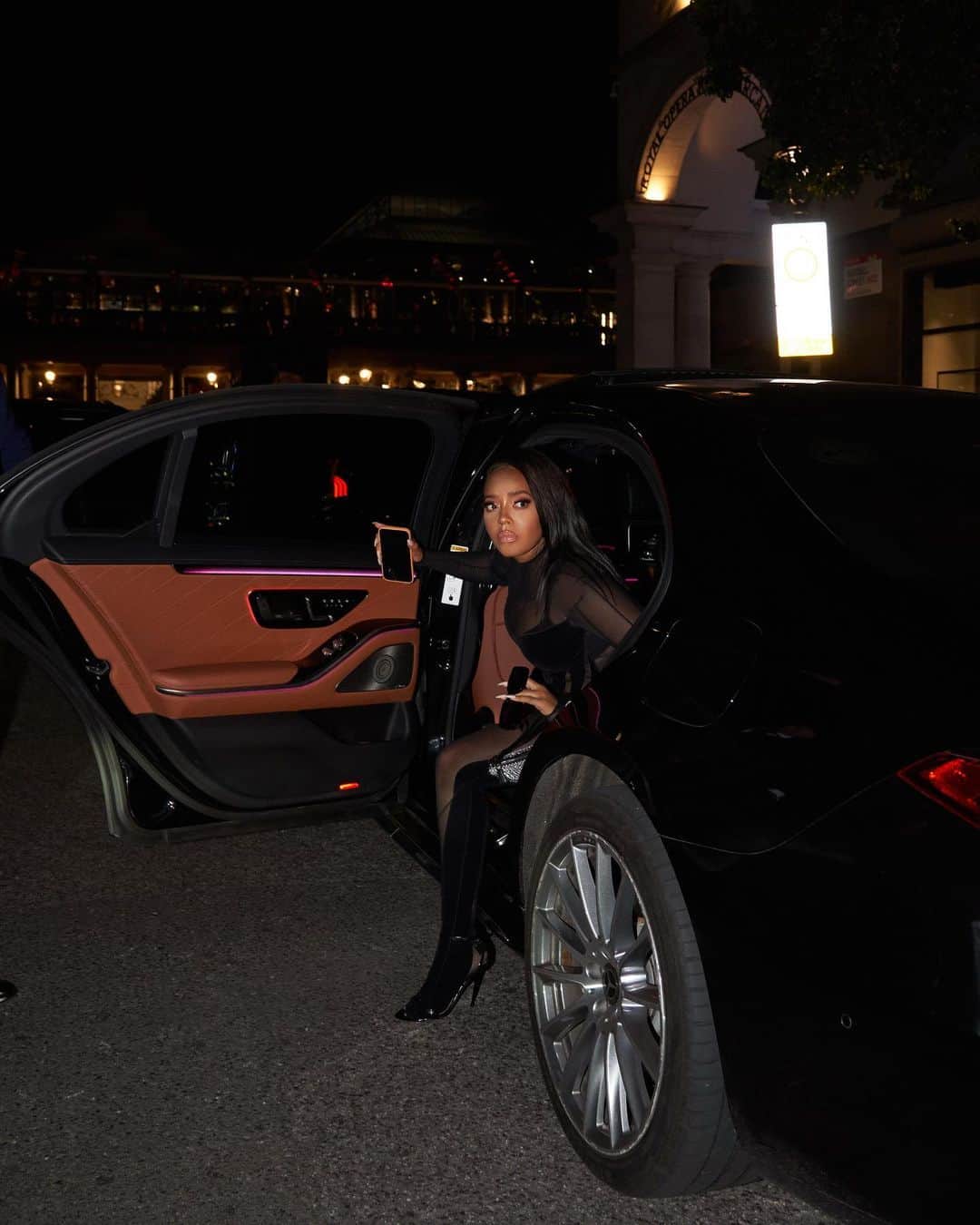 Angela Simmonsのインスタグラム：「London Nights ✨🥰」