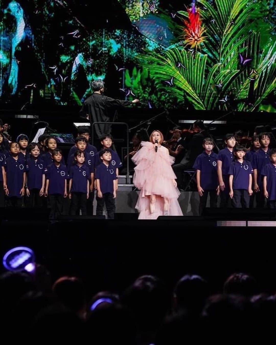 一青窈さんのインスタグラム写真 - (一青窈Instagram)「高雄の日本人学校のこどもたちと ハナミズキを歌いました。  蔡英文大統領も列席されており 緊張しましたが とても楽しかったです。  またお会いしましょう〜🪿  Make @potsangho  Stylist @aisuganuma   #台湾フェス #日本人学校 #高雄」7月11日 10時14分 - yohitotoyo