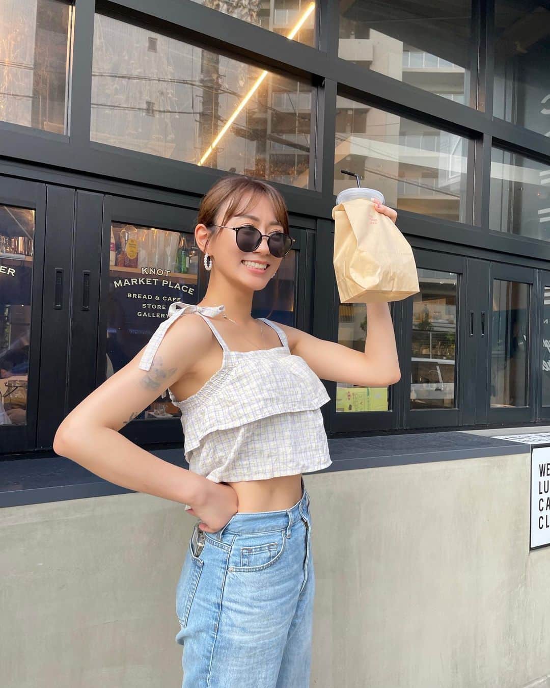 照井和希のインスタグラム：「歩いて歩いて ドーナツゲット🍩🐻🐨  昨日一瞬大雨降ったね☔️ びしょ濡れなった。笑  #oasaka #umeda #大阪カフェ #大阪グルメ #totheseahawaii」