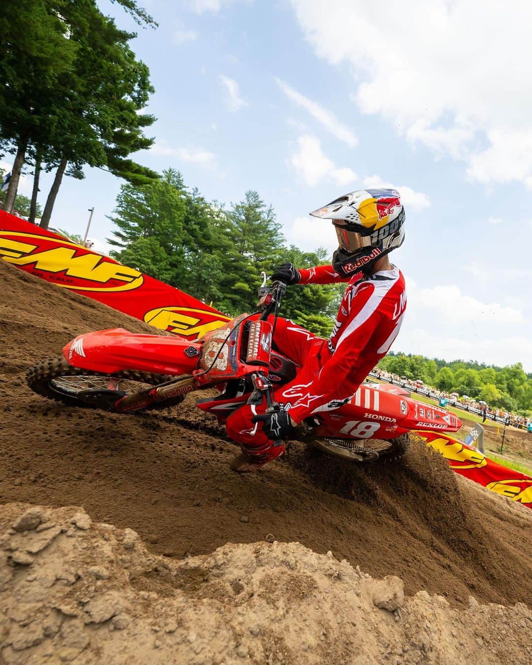 Honda Powersports USさんのインスタグラム写真 - (Honda Powersports USInstagram)「As the ‘23 @promotocross series cleared its midway point in the grueling heat and challenging sand of Southwick, Massachusetts, @jettson18 incredible year continued unabated, with the 19-year-old Australian once again leading every lap of both motos aboard his Team Honda HRC CRF450RWE. Lawrence’s rookie success is unprecedented, as he has won all 12 motos run thus far.  In his second race back from a three-race absence due to a concussion, @chasesexton improved his performance by one position compared to last week, notching 2-2 moto finishes for second overall, good enough to advance him three positions in the title chase, to seventh.  The 250 class proceedings proved more challenging for the team, as @hunterlawrence suffered a technical issue that brought a premature end to his first moto. A poor moto 2 start left him battling through the pack to eventually finish eighth, for 13th overall. #RideRed @hondaracingcorporation」7月11日 10時26分 - honda_powersports_us