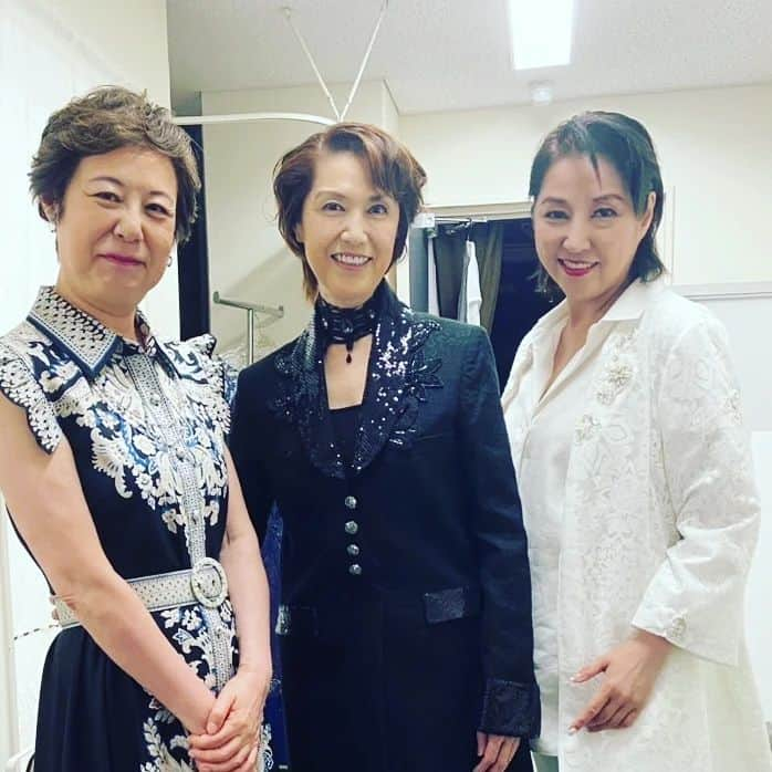 愛華みれさんのインスタグラム写真 - (愛華みれInstagram)「#小林一三翁   #生誕150年  #マグノリア　ホール   #剣　幸　さまとご一緒でありました  素敵な先輩の歩まれた道を、、  私も、、、歩みたいものであります  温かく大きなお心は、、 素敵過ぎ➰🎵 💗包まれて  幸せ🍀でありました。  #宝塚  って最高、  #同期生　来てくれました  💓♥️❤️  優しいね  みんなで集い  良かった良かった  今回、、 #朝峰ひかり  さんと、、  #あさきゆめみし 時の霊との、 歌、、、デュエットも、、、出来たよ  きんさん ありがとう😆💕✨  #吉田優子先生  の曲、、 やはり、  うたこさんも、気に入ってくださった❗ うふふ、、  作ります🎵笑」7月11日 10時30分 - mireaika