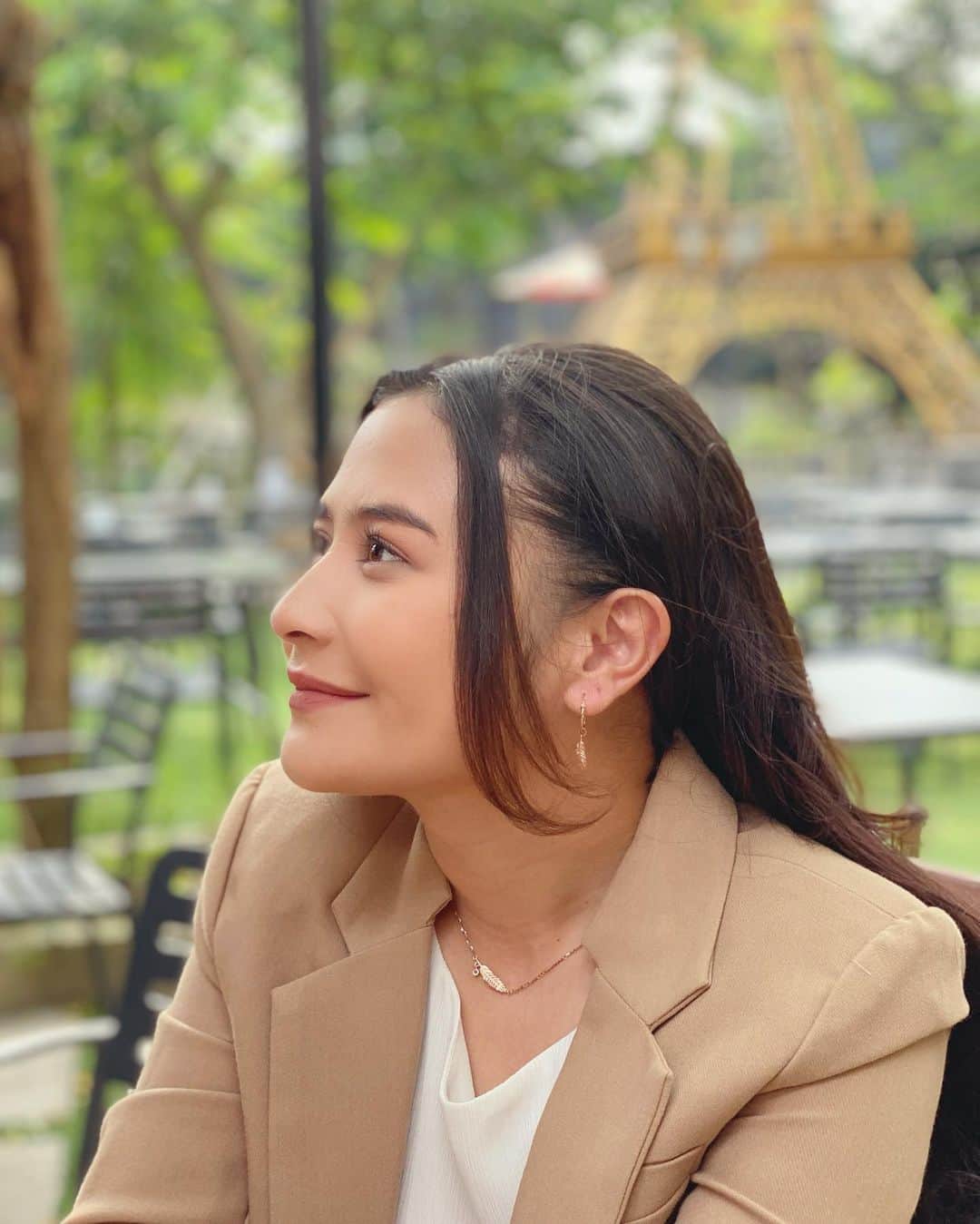 Prilly Latuconsinaのインスタグラム：「☺️」