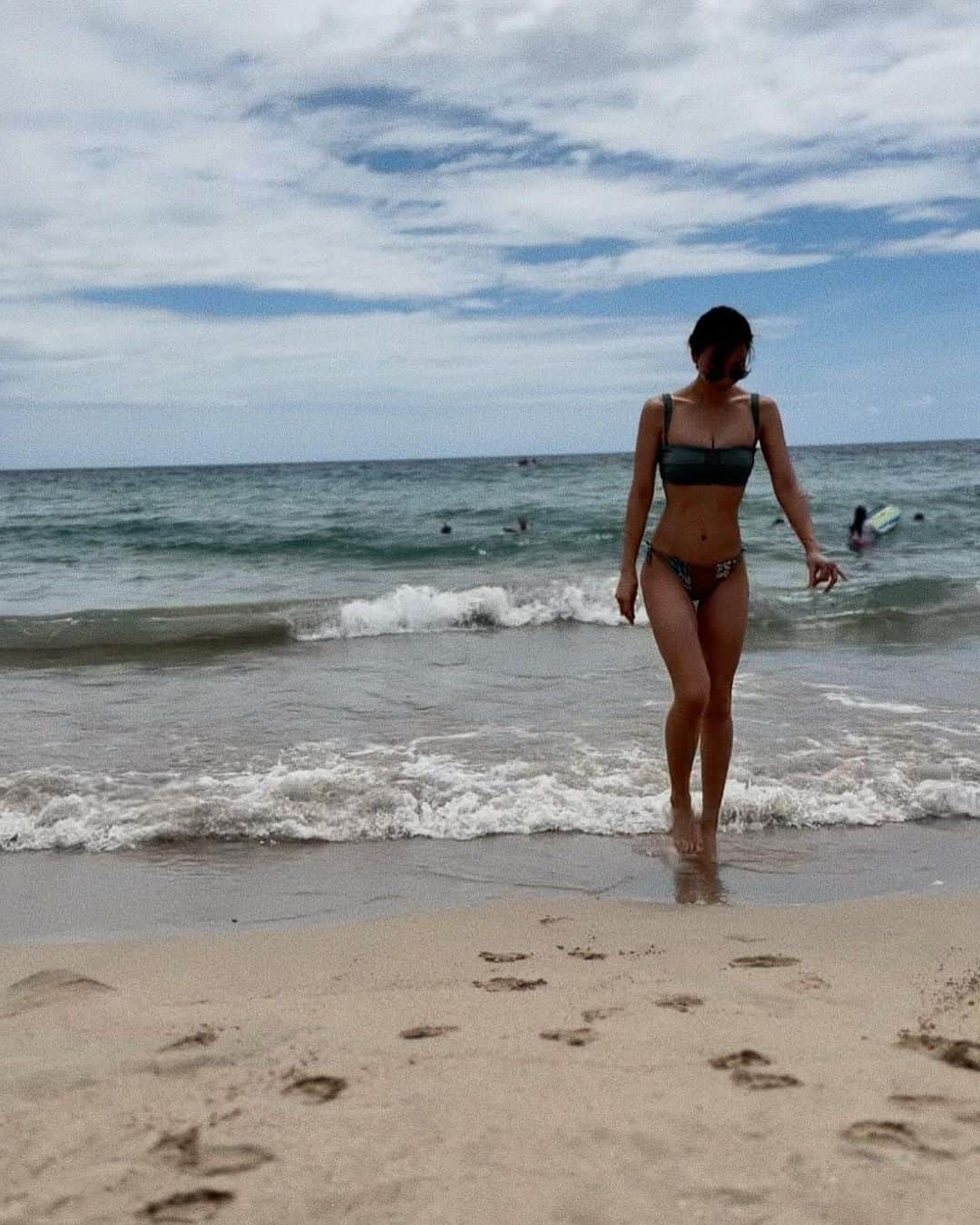 秋倉諒子のインスタグラム：「👙🏖️🌴 サッパリな風と穏やかな時間。 リフレッシュできたぁ🤤感謝🙏✨ #hawaiibigisland」