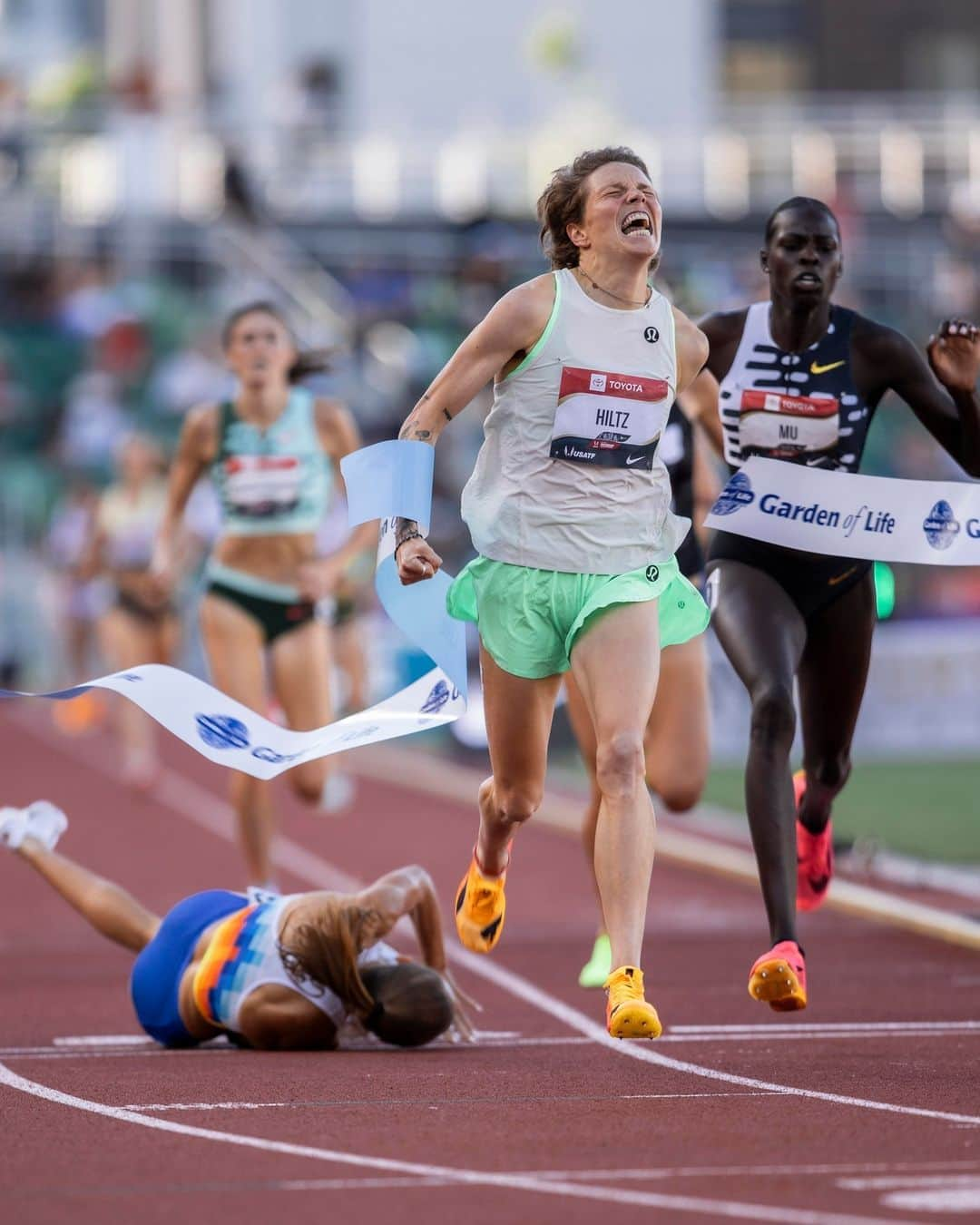 lululemonのインスタグラム：「It takes a special brand of badass to be a US National Champion. These two have it.   Congratulations @nikkihiltz and @_taarra_. #USATFOutdoors」