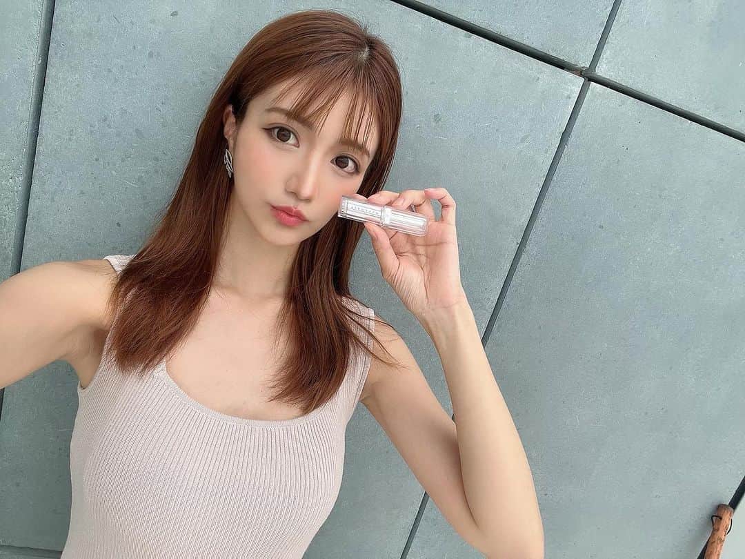 泉千尋さんのインスタグラム写真 - (泉千尋Instagram)「・  リップ💄 韓国で買ったものなのだけど とても良い🙆‍♀️  @wakemake_official  @wakemake_japan   Dewy Gel Glaze Stick 3g    うる艶リップ オススメ。👄♡  ・ ・ ・ ・ ・  #リップ#おすすめ#コスメ#コスメ紹介 #口紅#リップメイク #韓国コスメ #コスメ好き #wakemake #lip#cosme#アラサーメイク#30代女子#化粧品 #化粧#💋」7月11日 11時11分 - izumi.chihiro76