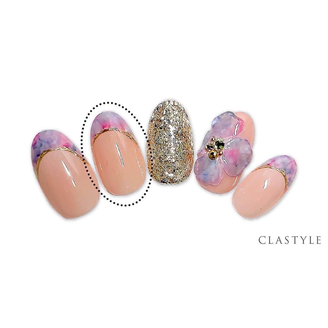 CLASTYLEさんのインスタグラム写真 - (CLASTYLEInstagram)「✨CLASTYLEおすすめネイル✨    「#マーブルフレンチネイル」  インクの発色をよく見せるために 下地はホワイトにしましょう✨   クラスタイル生徒は専用サイト（clastyle wiki）で アートレシピを公開中です♡   ⚠️ご確認ください🙇‍♀️ 掲載しているアートや動画に関してはフォロワーの皆様に 参考にしてもらうことを目的としています。掲載記事の 詳細(使用商材、購入先、やり方)などに関するご質問(DMやコメント)はお答えできませんのでご了承ください。   ▸┈┈┈┈┈┈┈┈┈┈┈┈┈┈┈┈┈┈┈┈┈┈◂ ⁡ #clastyle_repost をタグ付けして 投稿していただくと ランダムでリポストさせていただきます📨✧︎*。 ⁡ ▸┈┈┈┈┈┈┈┈┈┈┈┈┈┈┈┈┈┈┈┈┈┈◂    #CLATYLE #クラスタイル #ネイルスクール #ネイルスクール通信 #通信ネイルスクール #ネイルスクール通学 #通学ネイルスクール #ネイル好きな人 #ネイル好きを応援#ネイル #ネイルサンプル #ジェルアート #ネイルデザイン#gelnails #nail#セルフネイル #おうちねいる#nailbook #トレンドネイル #おしゃれネイル #ネイル好きな人と繋がりたい」7月11日 11時12分 - clastyle_nail