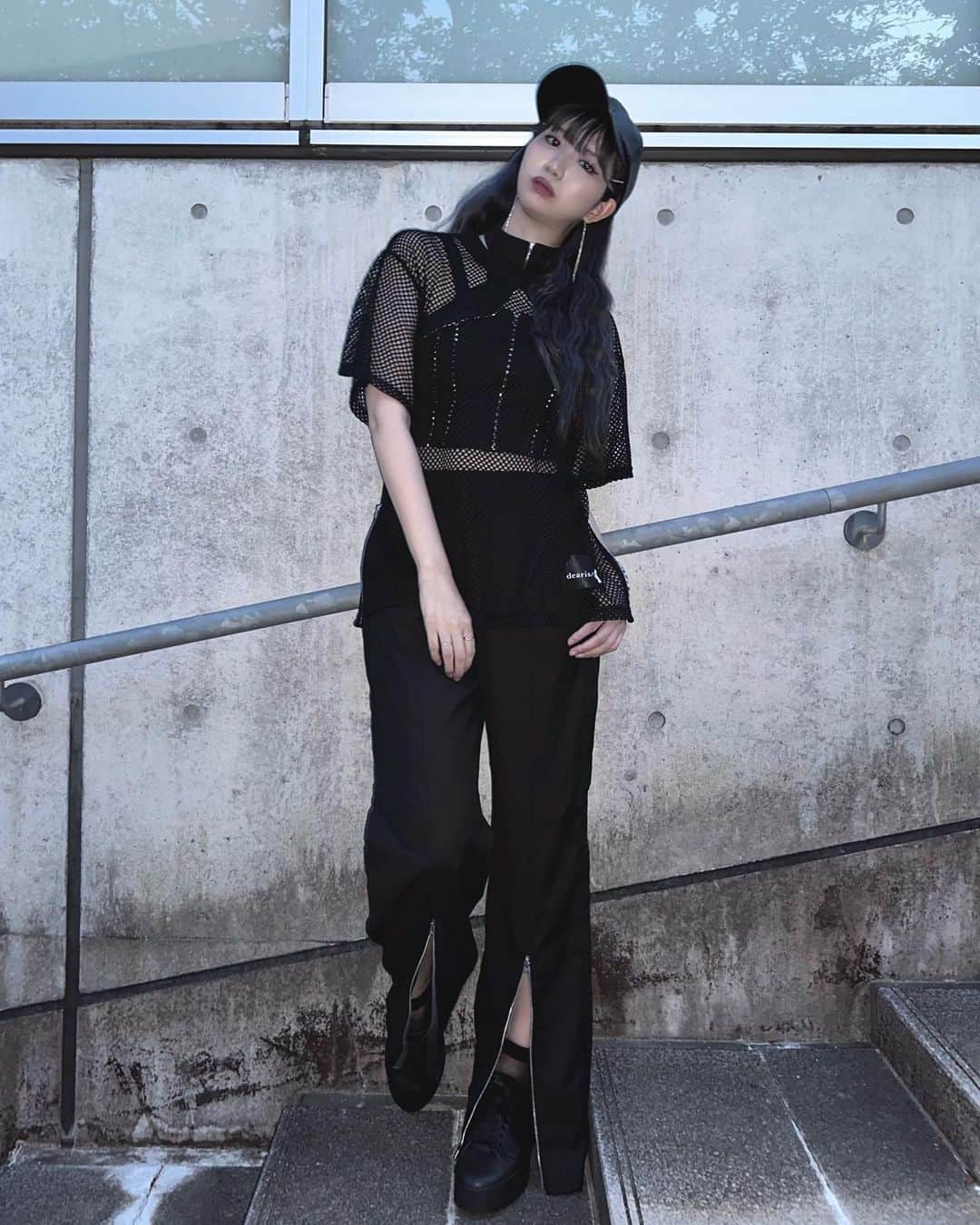 アリスムカイデのインスタグラム：「@dearis.official   #dearis #dearisM #ブラックコーデ #ootd」