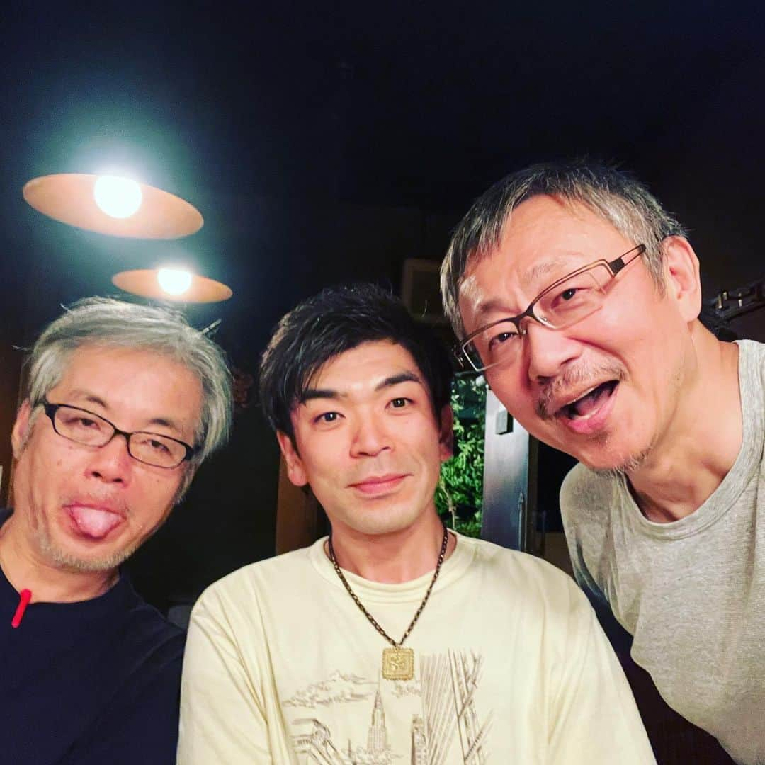 松尾貴史さんのインスタグラム写真 - (松尾貴史Instagram)「#デヴィッド・クローネンバーグの最新作「クライムズ・オブ・ザ・フューチャー」を鑑賞後、活動弁士の坂本頼光さんと、新宿「犀門」から文壇バーに流れると、ジャーナリストの青木理さんが。 結構な長時間、昨今の四方山話を。  #新宿 #犀門 #クローネンバーグ #クライムズオブザフューチャー #坂本頼光 #青木理 #松尾貴史」7月11日 11時25分 - kitsch.matsuo