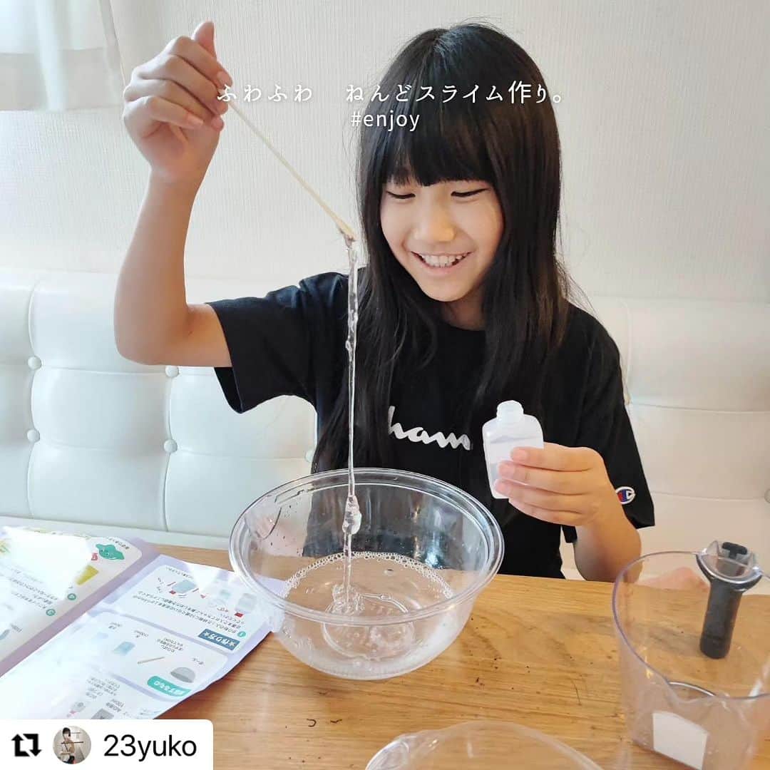 たのでんのインスタグラム：「#Repost @23yuko with @use.repost ・・・ 『ふわふわねんどスライム』 スライムと粘土のかけあわせ♬ @tanotsuku   ふわふわで柔らかい質感のスライムの完成〜✨ 色々な色の粘土がセットになっているから、自分好みのオリジナルカラーのスライムが作れる🌈  末っ子いなくて暇してる長女に💫 楽しそうに作ってました👏良かったね😊🌿  @tanotsuku #たのつく #キッズクラフト #Kidscraft #工作 #ワークショップ #子供と暮らす #工作教室 #PR #子供#自由研究#子供のいる暮らし #実験#子供と遊ぶ#子供の遊び #kids#enjoy#kidslife#lifestyle」