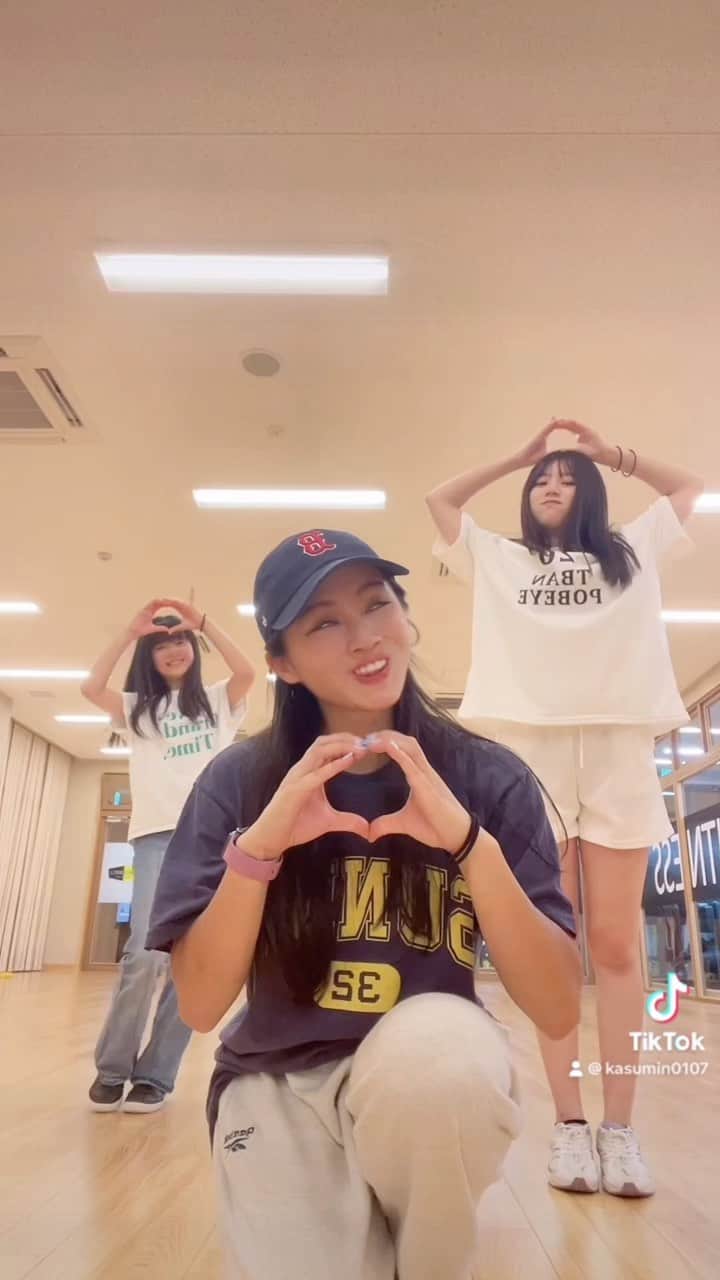 のインスタグラム：「この間のレッスン🥥  手回すところ難しい。 #coconut #NiziU」