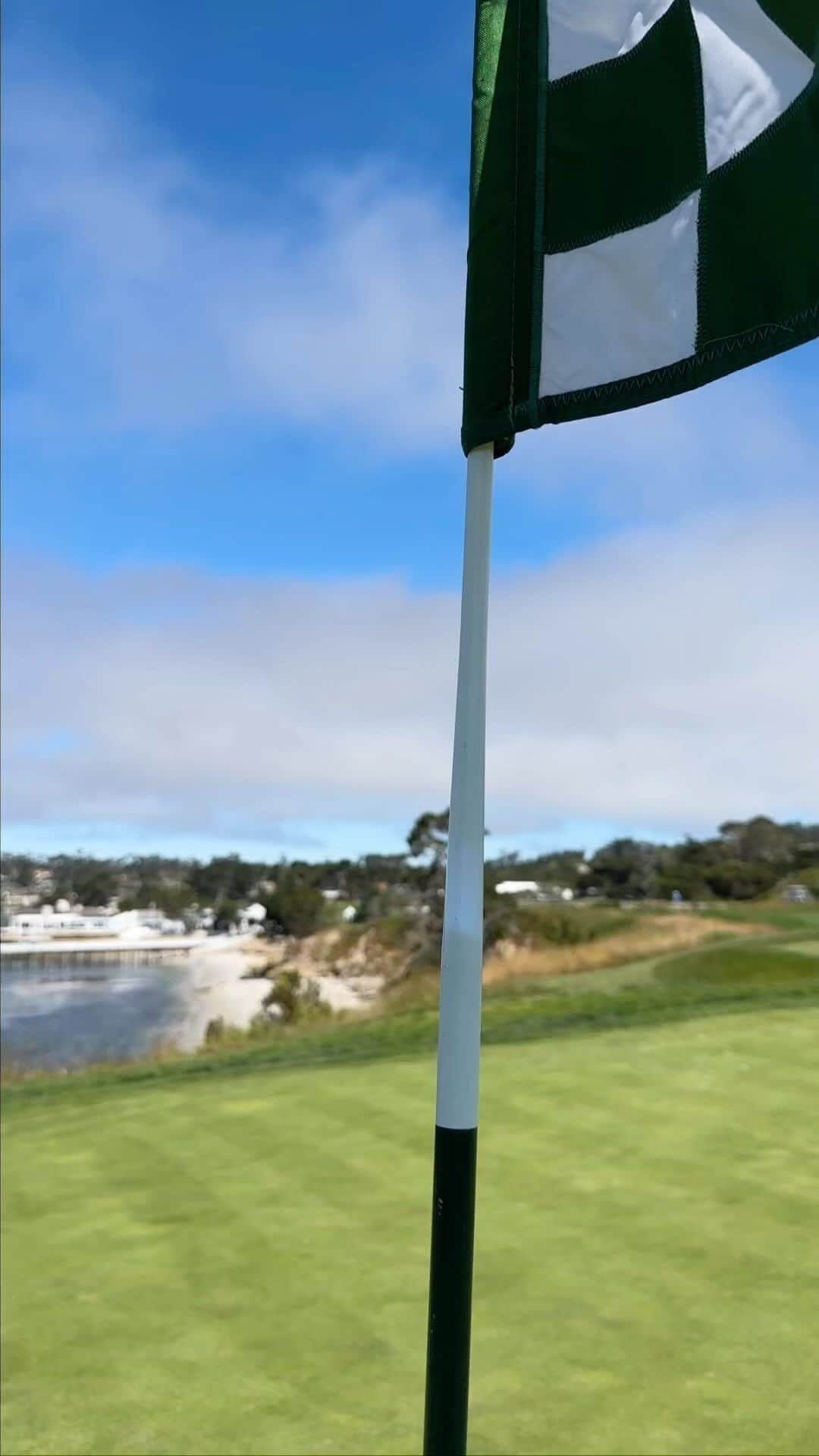 キム・ハヌルのインスタグラム：「Pebble🩵  #pebblebeach #pebblebeachgolflinks」