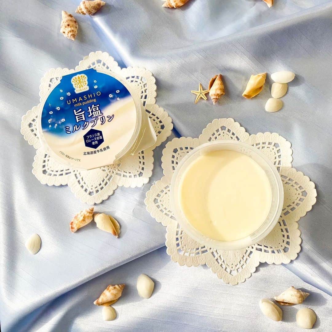 トーラク株式会社さんのインスタグラム写真 - (トーラク株式会社Instagram)「. お待たせしました！ 夏にぴったり！ 「旨塩ミルクプリン」が本日から新登場🎉  北海道産牛乳を使用した、まろやかで、やさしい風味のミルクプリンです🍮 💕  まろやかで旨みのあるフランス産ロレーヌ岩塩を使用することでミルクプリンの味わいを引き立てつつ、キレのあるすっきりした甘さに仕上げました✨  暑い夏に、「旨塩ミルクプリン」でスイーツを楽しみませんか？😊 💕  #トーラク #プリン #プリン部 #プリン好き #プリン大好き #プリ活 #プリン好きな人と繋がりたい  #今日のおやつ #本日のデザート #夜のおやつ #デザートは別腹  #プチ贅沢 #新商品　#ご褒美プリン #ご褒美スイーツ　#スイーツ好きな人と繋がりたい #コンビニスイーツ　#プリンスタグラム　#旨塩　#おやつ #ミルクプリン　#夏スイーツ　#夏のデザート　#おうちおやつ　#おやつタイム　#おうちスイーツ　#スイーツ　#旨塩ミルクプリン　#塩ミルク　#塩プリン」7月11日 12時08分 - toraku_kobesweets