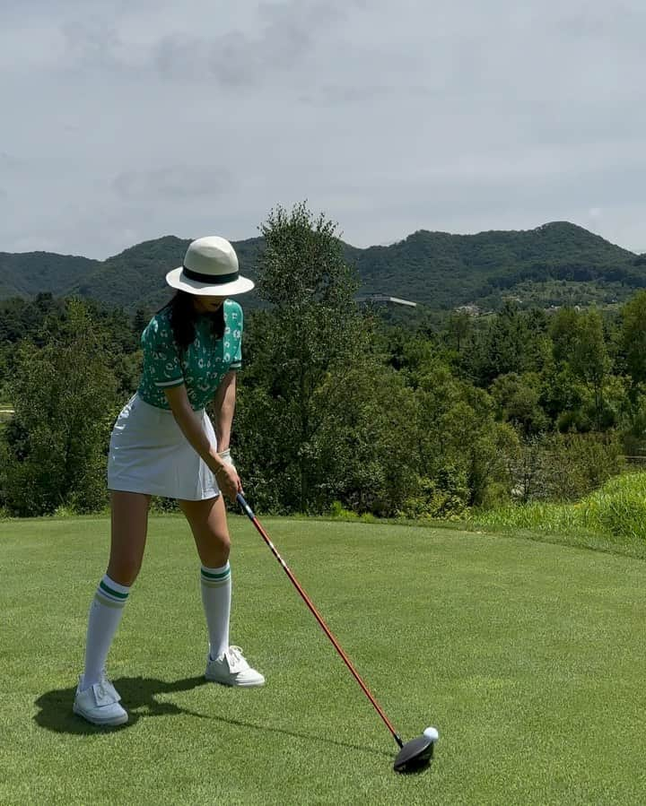 アン・シネのインスタグラム：「🏌️‍♀️」