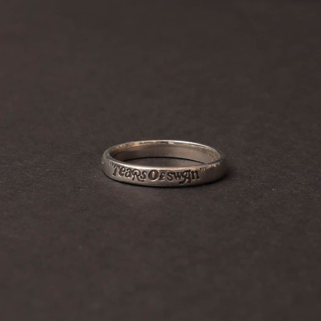 白鳥雪之丞さんのインスタグラム写真 - (白鳥雪之丞Instagram)「"TEARS OF SWAN LOGO MARK SILVER RING" ¥28.000〜¥35.000(tax in)  "TEARS OF SWAN-FONT LOGO MARK SILVER RING" ¥25.000〜¥30.000(tax in)  ブランドロゴマークを刻印し、シルバー925を使用したリングになります。   今週末からの札幌PARCO店頭、official webshopにてオーダー開始ですので宜しくお願い致します😊🏬💻  (LOGO MARK RING) https://tears-of-swan.shop-pro.jp/?pid=175637654  (FONT LOGO RING) https://tears-of-swan.shop-pro.jp/?pid=175637992 ※ 受注生産、号数で価格が変わります、オーダー頂いてから3週間後の発送になります  @tears_of_swan  #tearsofswan  #silverring  #ring #silver  #silver925  #acessorios」7月11日 12時12分 - yukinojoeshiratori