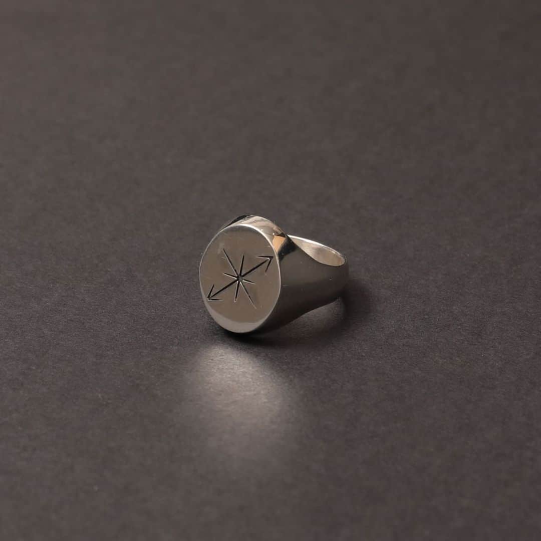 白鳥雪之丞さんのインスタグラム写真 - (白鳥雪之丞Instagram)「"TEARS OF SWAN LOGO MARK SILVER RING" ¥28.000〜¥35.000(tax in)  "TEARS OF SWAN-FONT LOGO MARK SILVER RING" ¥25.000〜¥30.000(tax in)  ブランドロゴマークを刻印し、シルバー925を使用したリングになります。   今週末からの札幌PARCO店頭、official webshopにてオーダー開始ですので宜しくお願い致します😊🏬💻  (LOGO MARK RING) https://tears-of-swan.shop-pro.jp/?pid=175637654  (FONT LOGO RING) https://tears-of-swan.shop-pro.jp/?pid=175637992 ※ 受注生産、号数で価格が変わります、オーダー頂いてから3週間後の発送になります  @tears_of_swan  #tearsofswan  #silverring  #ring #silver  #silver925  #acessorios」7月11日 12時12分 - yukinojoeshiratori