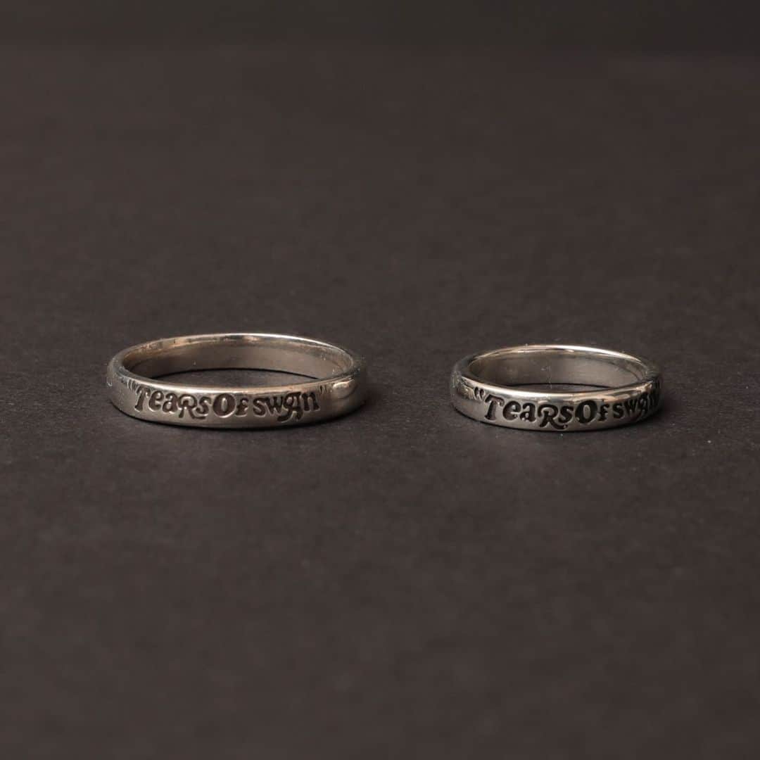 白鳥雪之丞さんのインスタグラム写真 - (白鳥雪之丞Instagram)「"TEARS OF SWAN LOGO MARK SILVER RING" ¥28.000〜¥35.000(tax in)  "TEARS OF SWAN-FONT LOGO MARK SILVER RING" ¥25.000〜¥30.000(tax in)  ブランドロゴマークを刻印し、シルバー925を使用したリングになります。   今週末からの札幌PARCO店頭、official webshopにてオーダー開始ですので宜しくお願い致します😊🏬💻  (LOGO MARK RING) https://tears-of-swan.shop-pro.jp/?pid=175637654  (FONT LOGO RING) https://tears-of-swan.shop-pro.jp/?pid=175637992 ※ 受注生産、号数で価格が変わります、オーダー頂いてから3週間後の発送になります  @tears_of_swan  #tearsofswan  #silverring  #ring #silver  #silver925  #acessorios」7月11日 12時12分 - yukinojoeshiratori