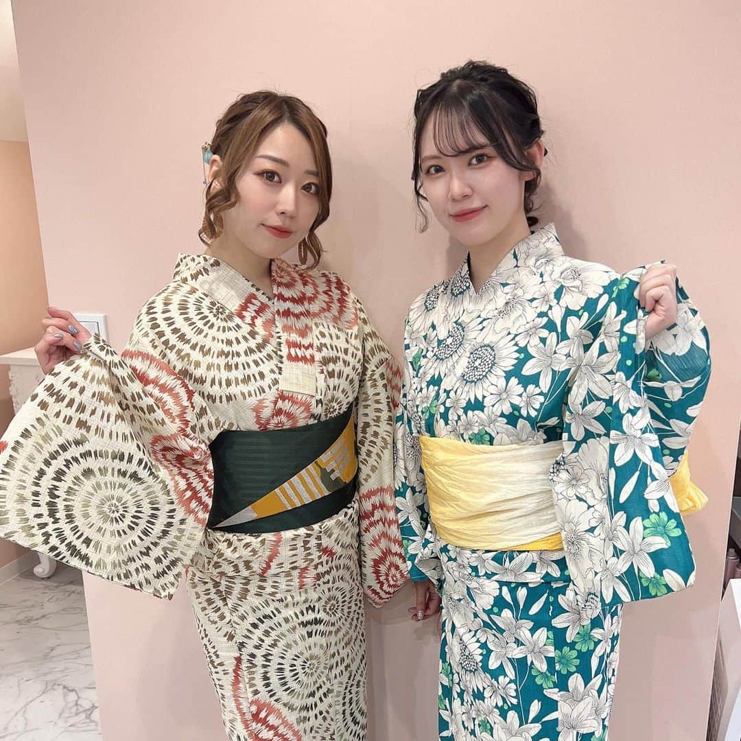 川崎芹奈さんのインスタグラム写真 - (川崎芹奈Instagram)「🌻ヤングスナック-芹奈-6周年イベント🌻 7/6.7.8の３日間、来てくださった方、差し入れや、お酒、スタンドフラワーなどこの日を盛り上げてくださり本当にありがとうございました😆✨  人生で初めて、燃え尽き症候群を感じたくらいものすごく楽しかったです🤣(1日で治りました)  お店を始めてまるっと６年がたち、 半分くらいの常連さんはオープン当初からいてくれてるんじゃないかな？と思います。 紛れもなく一緒にヤンスナのベースを作ってきてくれた皆さんなのでとっても感謝の気持ちでいっぱいです。  コロナが開けてきて、何年かぶりに来てくれたお客様や最近知ってきてくれた方、2.3年の付き合いになるお客様。 時間はそれぞれだけど、今のヤンスナを楽しんでくれる皆さんがとっても愛おしいです。  私が何があっても孤独を感じることなく過ごせているのは わたしのことを理解して味方でいてくれるみんなのおかげです。  そんなみんなにとってヤンスナがいつまでも暖かく居心地の良い場所であれるようにこれからも努めていきます✊✨  1日ママ共々、 ７年目もよろしくお願いします😌  まだ行けてないなあ🫠 って方、後祝いも大歓迎です💓😆  芹奈ママ」7月11日 12時44分 - serina_yss