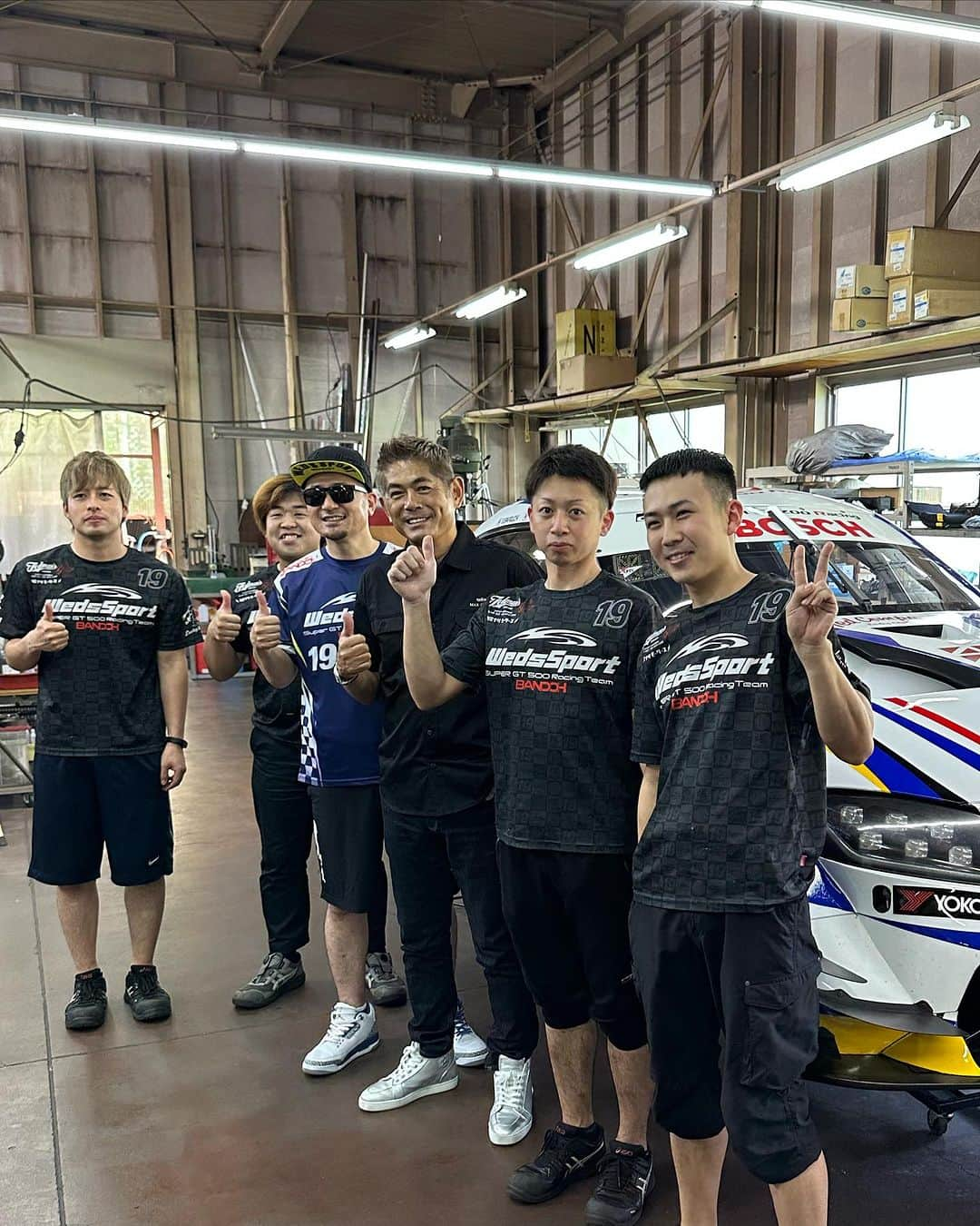 織戸学さんのインスタグラム写真 - (織戸学Instagram)「@masabandoh   Racing Project BANDOH ファクトリーにて  気がつけば長い歴史  優勝おめでとう御座います。  近いうちに 動画、ビデオオプションにて  #maxorido  #bandoh」7月11日 13時03分 - maxorido