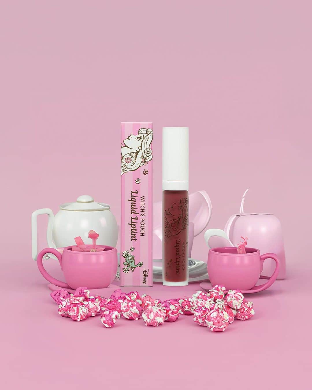 witchsshopのインスタグラム：「WitchsPouch×Disney  ピンク色のシェリーロゼを くちびるに塗ったら 「かわいい」に包まれて Tea timeにしよう🫖🎀🥐  ♔∴∵∴♔∴∵∴♔∴∵∴♔∴∵∴♔∴∵∴♔∴∵∴♔  Witch's Pouch× Disney リキッドリップティント　シェリーロゼ ¥1,650  ティント成分配合で、長時間ヨレにくく、 しっとり潤ㅔ甘くてかわいい唇に ₊˚⊹  .」