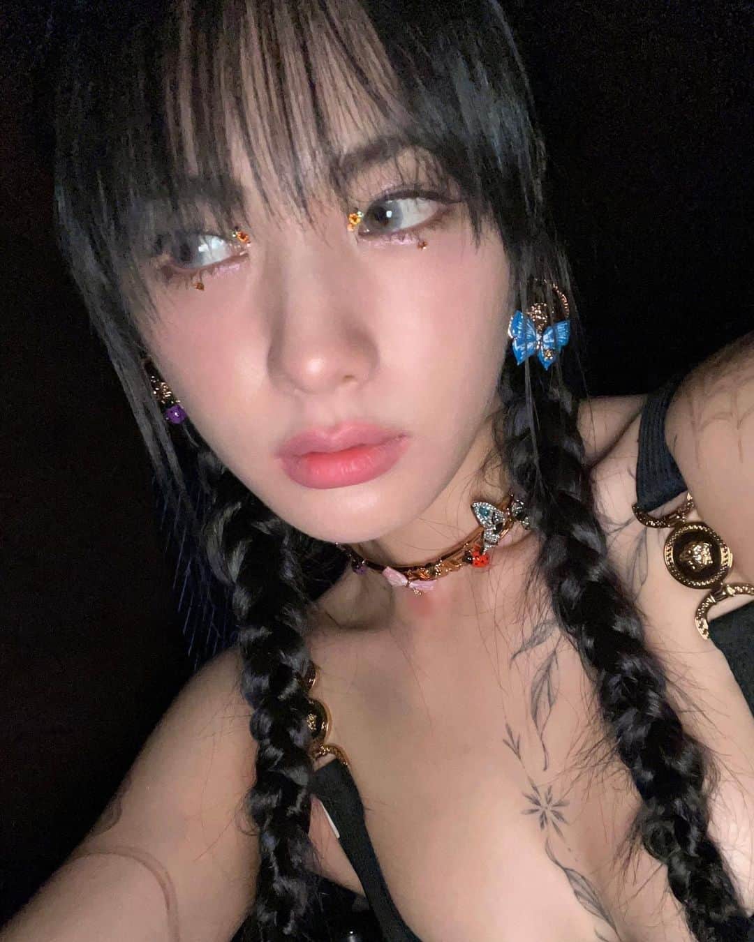 ナナ さんのインスタグラム写真 - (ナナ Instagram)「✨Versace make up & styling🦋🐞🌸」7月11日 13時24分 - jin_a_nana