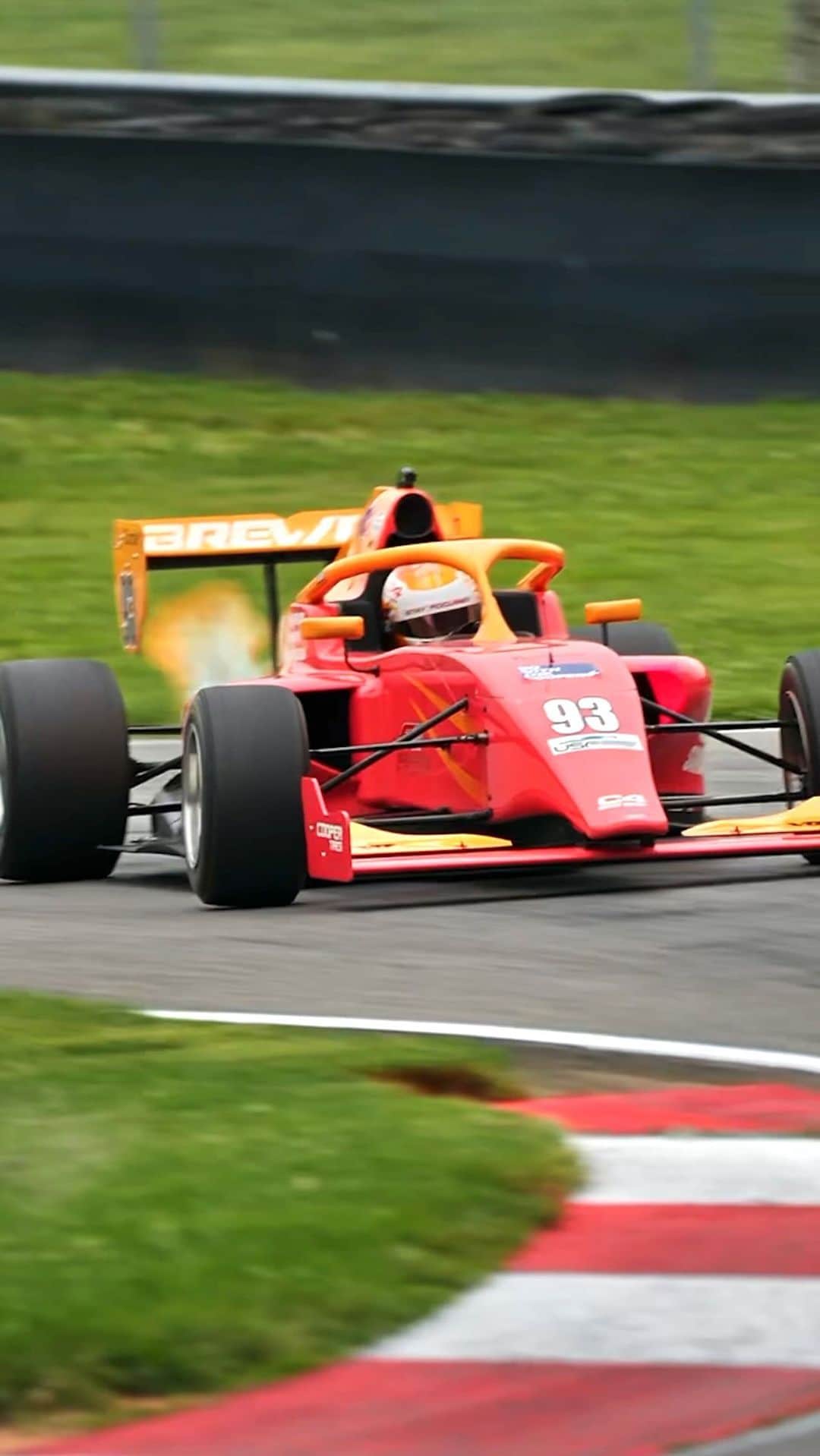 Lindsay Brewerのインスタグラム：「Mid Ohio recap🏁」