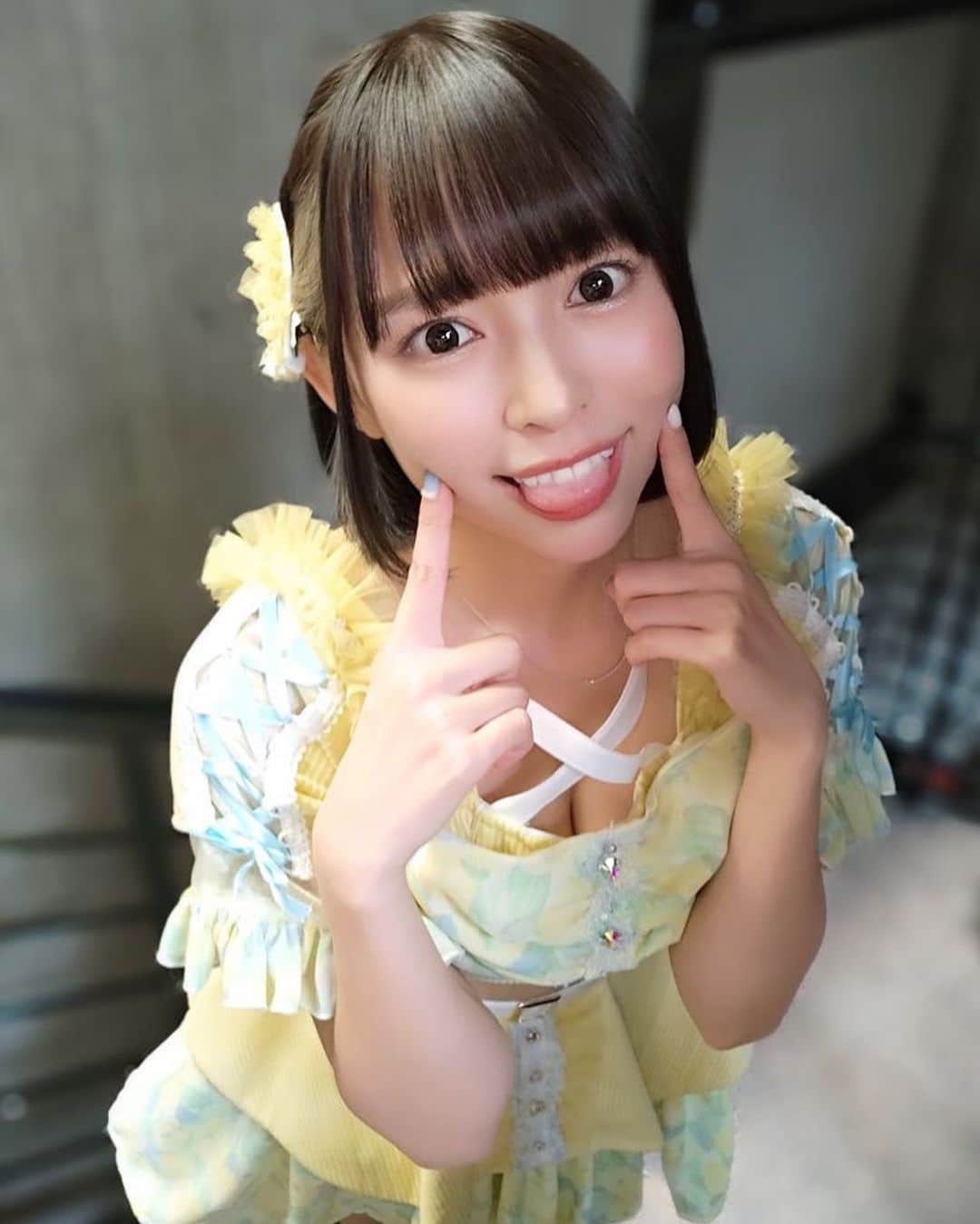 寺坂ユミのインスタグラム：「新衣装🍋🤍  #アイドル衣装#夏衣装#黄色衣装#純情のアフィリア」