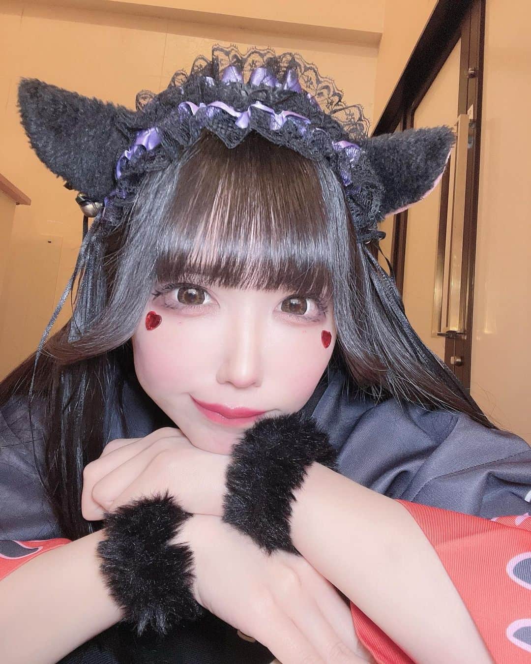 恋汐 りんごのインスタグラム：「🐈‍⬛ ♡ 🐈‍⬛ ♡  にゃんはわ♡ (Ｕ∩ 'ᴗ' ∩Ｕ)  #cat」