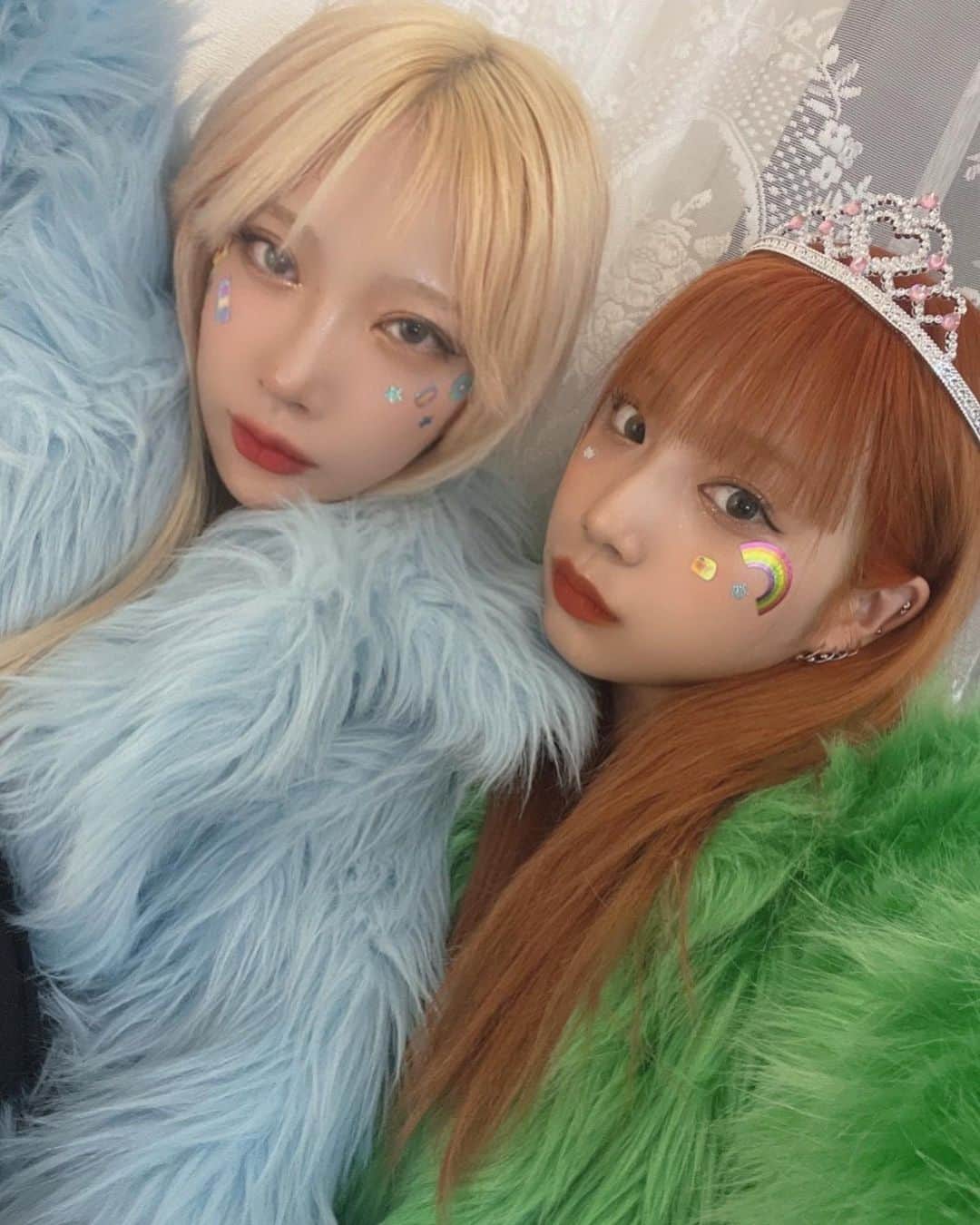 香椎かてぃのインスタグラム：「じゅりちゃんお誕生日おめでとう♡ 18歳で東京に上京してバイト先で出会った初めての同期だったじゅりちゃん たくさん束縛してくれた時期もあったけど最近は大人になったんだね、 これからも私の後ろでドッカンドッカンドラムをしばき叩いてください 生まれてきてくれてありがとう」