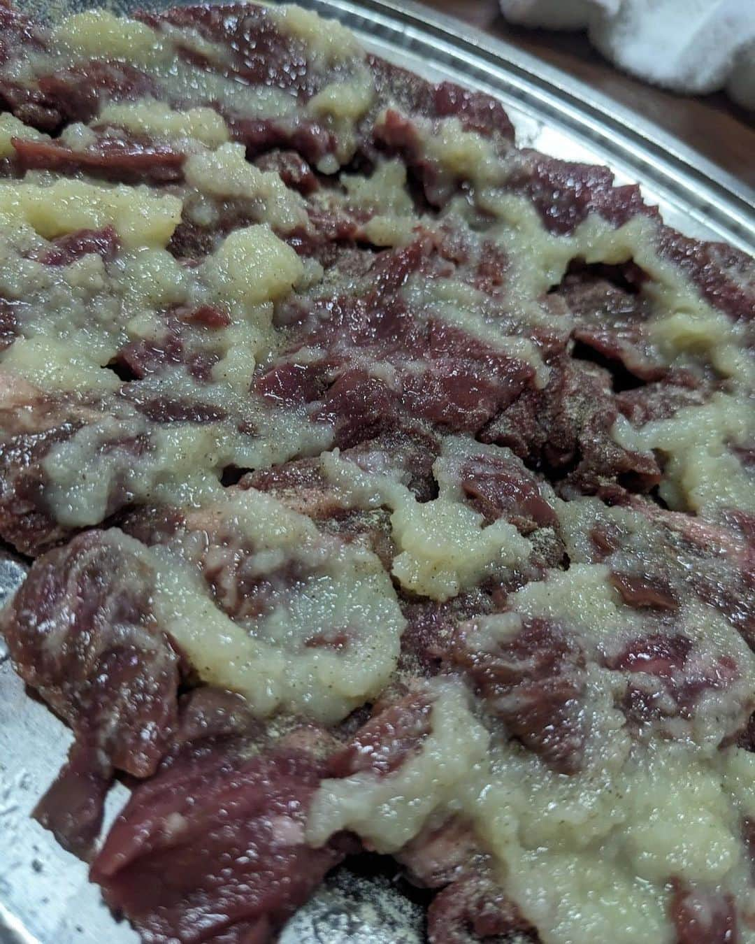 西井隆詞のインスタグラム：「また食べたくなる クセになる味 名古屋の焼肉 馬力屋 久しぶりやったから ニンニクサガリ5人前いったった😋 あと1注文しか出来ない チャーハンほんまに美味いから 食べてみて‼️😋 でも臭いは次の日まで覚悟して食べてよ🤪  #愛知県 #名古屋市 #名古屋グルメ  #馬力屋 #焼肉 #ニンニクサガリ #チャーハン #トントロ #オススメ #めちゃくちゃ美味い #また食べたくなってきた #b級グルメナンバーワン  #ラジバンダリ西井」