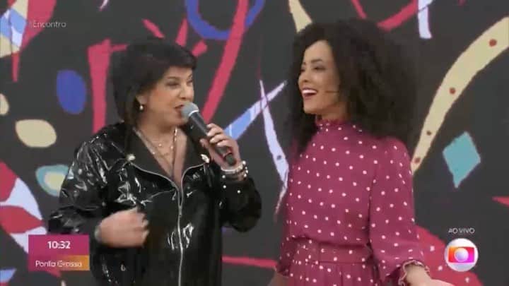 Roberta Mirandaのインスタグラム：「Emocionante o estouro de #PerigosaELindaRobertaMiranda  Muito obrigada @tati @valeria_almeida_reporter e ao público que dançou lindamente!  (Quem melhor dançar e me marcar, VAI ENTRAR NO MEU CLIPE) ❤️ @tvglobo」