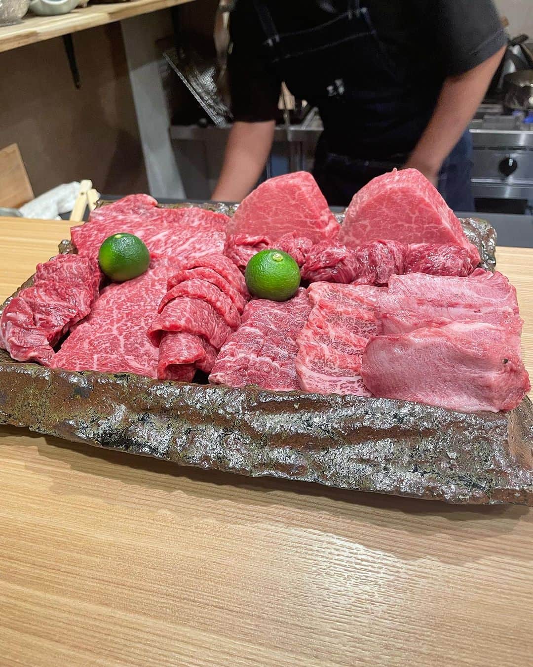 こいでのインスタグラム：「#恋さん肉ランキングに加わった店 #残念ながらすぐ食うのでこの一枚のみ #部位全て変わりますかね？」