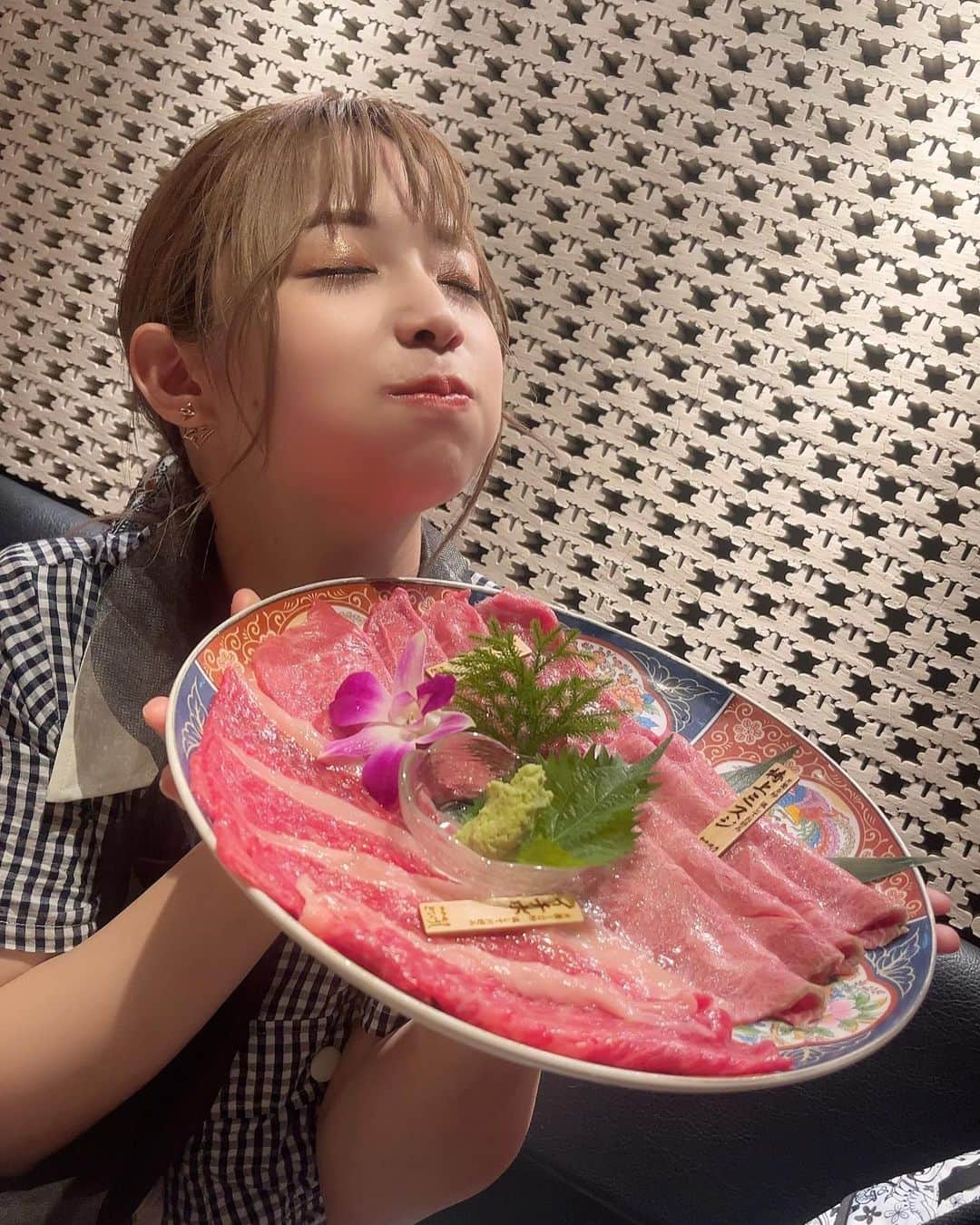 山崎はるかさんのインスタグラム写真 - (山崎はるかInstagram)「うひひひ美味しいお肉とお祝いしてくれたんだ〜🥩✨✨」7月11日 23時12分 - pyon.haruka.y