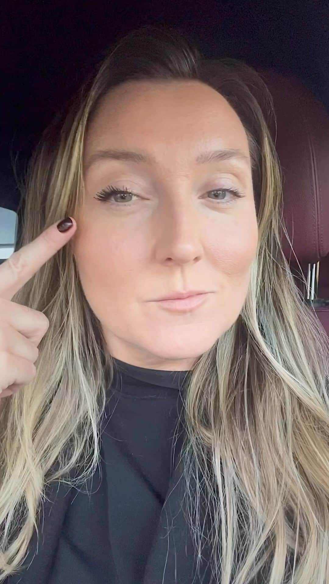 JO BAKERのインスタグラム：「A SPIDERY LASH IS MY JAM!!! It’s what I’m known for… this is the most exciting product drop of my life!!!! TARANTULASH MASCARA @bakeupbeauty  IS AVAIL NOW ON WAITLIST AND SHIPPING OUT TO YOU IN DAYS….Ive been using my lab samples of this perfected formula on all my clients for the past year and I cannot wait to share it with all of you 🕷️ Inspired by London ~ this is a bold, fast- build, mascara that gives you all the lash drama you desire , whether it’s just a little or full tilt spiked spidery lashes!! * Doesn’t  run, smudge, smear, budge , flake or imprint at all for hours upon hours until you are ready to take it off 💥‼️  A TOTAL LASH GAME CHANGER… this is the one makeup item I can never again live without ❤️‼️  Sign up for for the waitlist to get yours!!! #tarantulash #bakeupnotmakeup #bestmascara ever💥‼️」