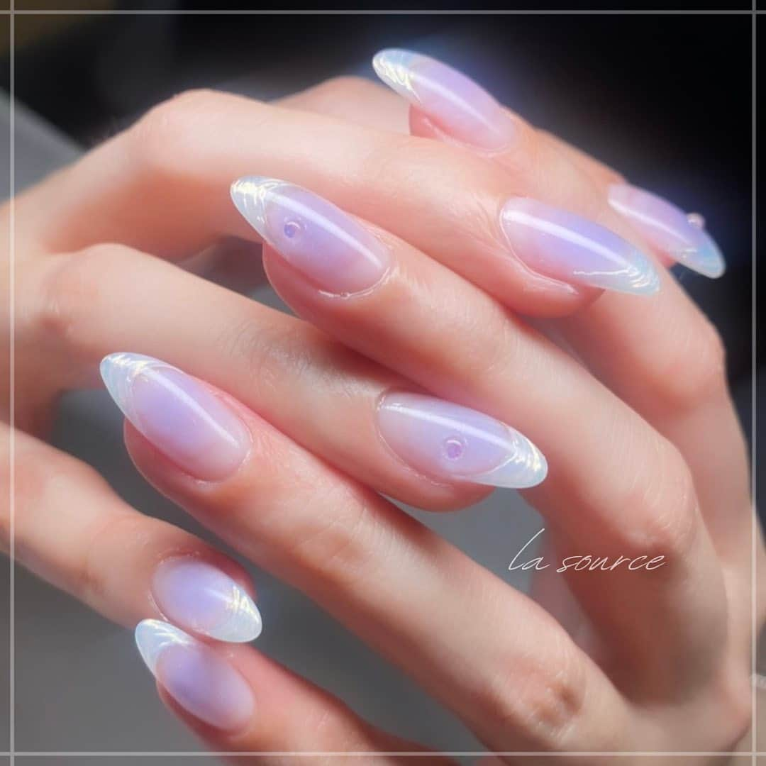 Mihoのインスタグラム：「.  .  #ミラーフレンチ #ブルーネイル   @la.source_nail  .  ◆住所 〒650-0011 兵庫県神戸市中央区下山手通2丁目12-7 ダイキホームビル2階　203 ◆電話番号 078-600-2382  https://nailbook.jp/salon/20720   .  #三宮フィルイン  #フィルイン #神戸#美甲#美甲設計  #ニュアンスネイル #神戸ネイル #神戸ネイルサロン #三宮ネイルサロン #元町ネイルサロン #トアロード　#三宮　#nail #nailart」