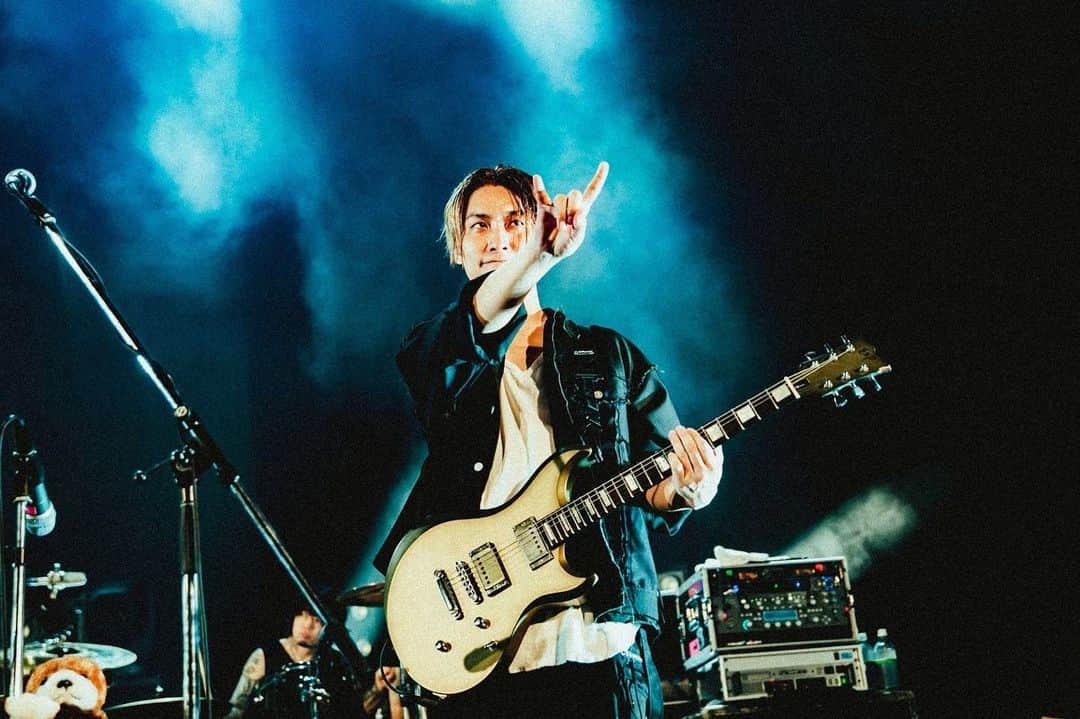 coldrainさんのインスタグラム写真 - (coldrainInstagram)「TRIPLE AXE ONE MAN SHOW 2023 at Zepp Haneda (TOKYO)   Day2⚡️  Photo by @yamada_mphoto   #TAT23 #coldrain #HEYSMITH #SiM」7月11日 23時21分 - coldrain_official