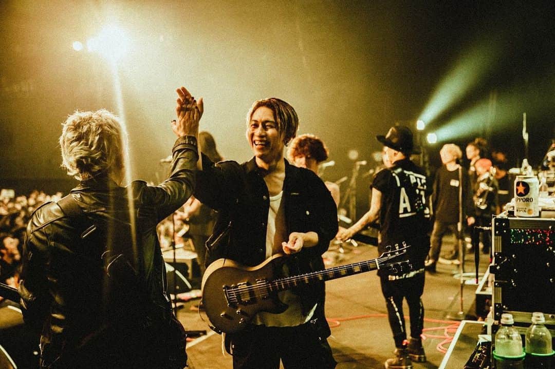coldrainさんのインスタグラム写真 - (coldrainInstagram)「TRIPLE AXE ONE MAN SHOW 2023 at Zepp Haneda (TOKYO)   Day2⚡️  Photo by @yamada_mphoto   #TAT23 #coldrain #HEYSMITH #SiM」7月11日 23時21分 - coldrain_official