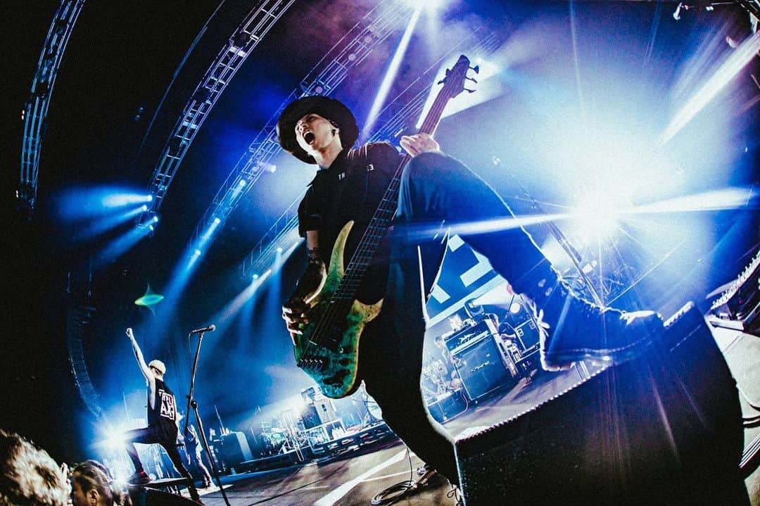 coldrainさんのインスタグラム写真 - (coldrainInstagram)「TRIPLE AXE ONE MAN SHOW 2023 at Zepp Haneda (TOKYO)   Day2⚡️  Photo by @yamada_mphoto   #TAT23 #coldrain #HEYSMITH #SiM」7月11日 23時21分 - coldrain_official