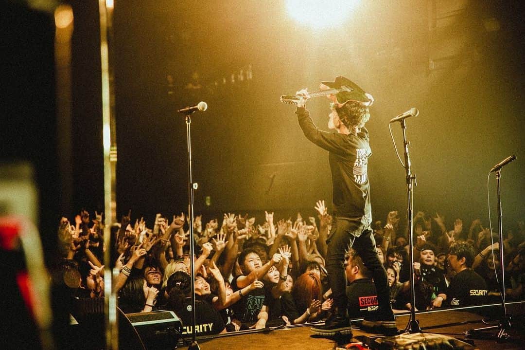 coldrainさんのインスタグラム写真 - (coldrainInstagram)「TRIPLE AXE ONE MAN SHOW 2023 at Zepp Haneda (TOKYO)   Day2⚡️  Photo by @yamada_mphoto   #TAT23 #coldrain #HEYSMITH #SiM」7月11日 23時21分 - coldrain_official