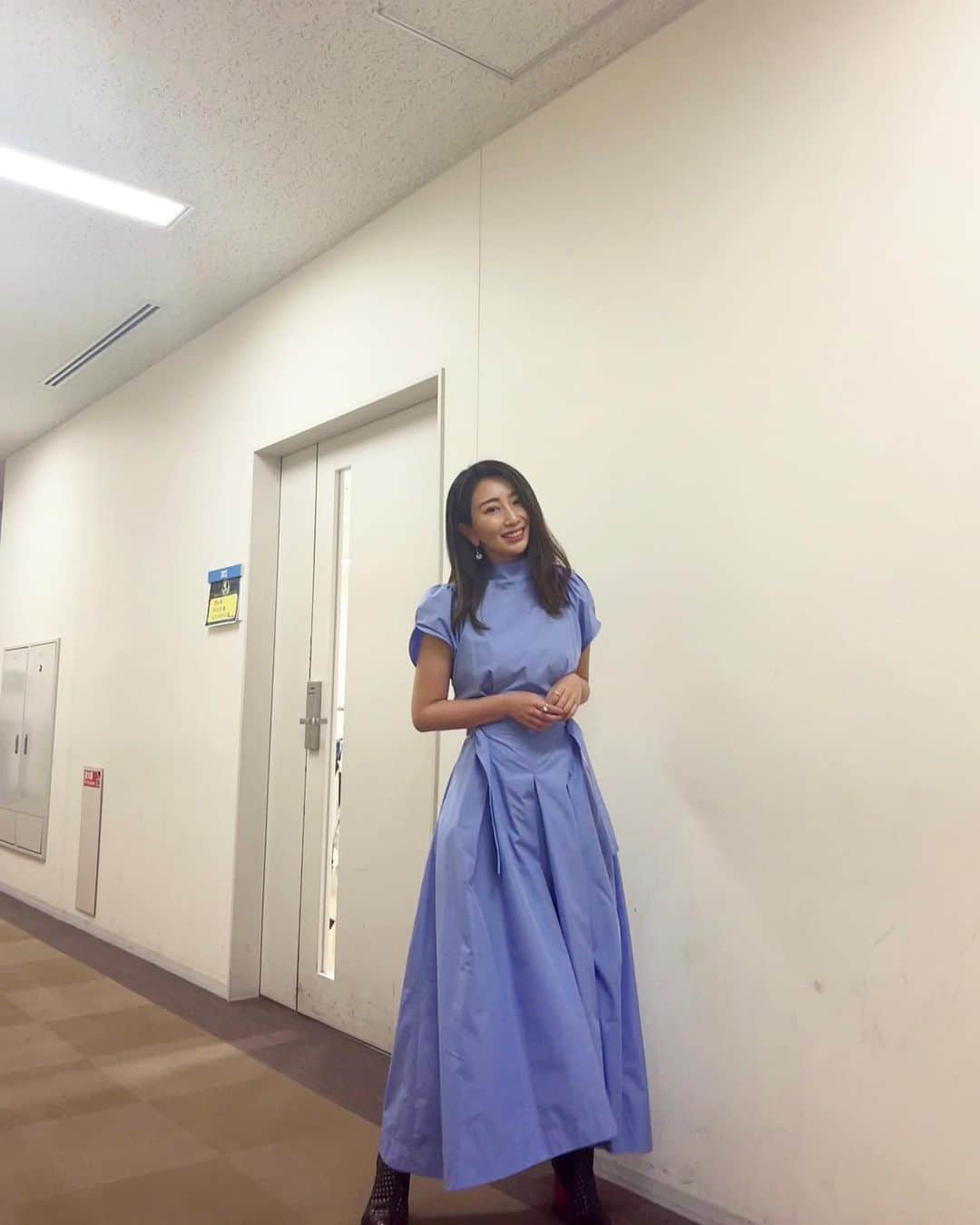 木嶋真優のインスタグラム：「今日は長丁場でしたが みなさんのおかげで終始楽しい収録でした📺 １日お疲れさまでした🙌 今週日曜日7/16 1st 16:30/2nd 19:30 ブルーノート東京、SOLDOUTなのですが臨時席を追加して頂いています💫 お問い合わせ頂いている方は早めにチェックしていただけたら嬉しいです☺️(ストーリーに貼りました) #フジテレビ #衣装」